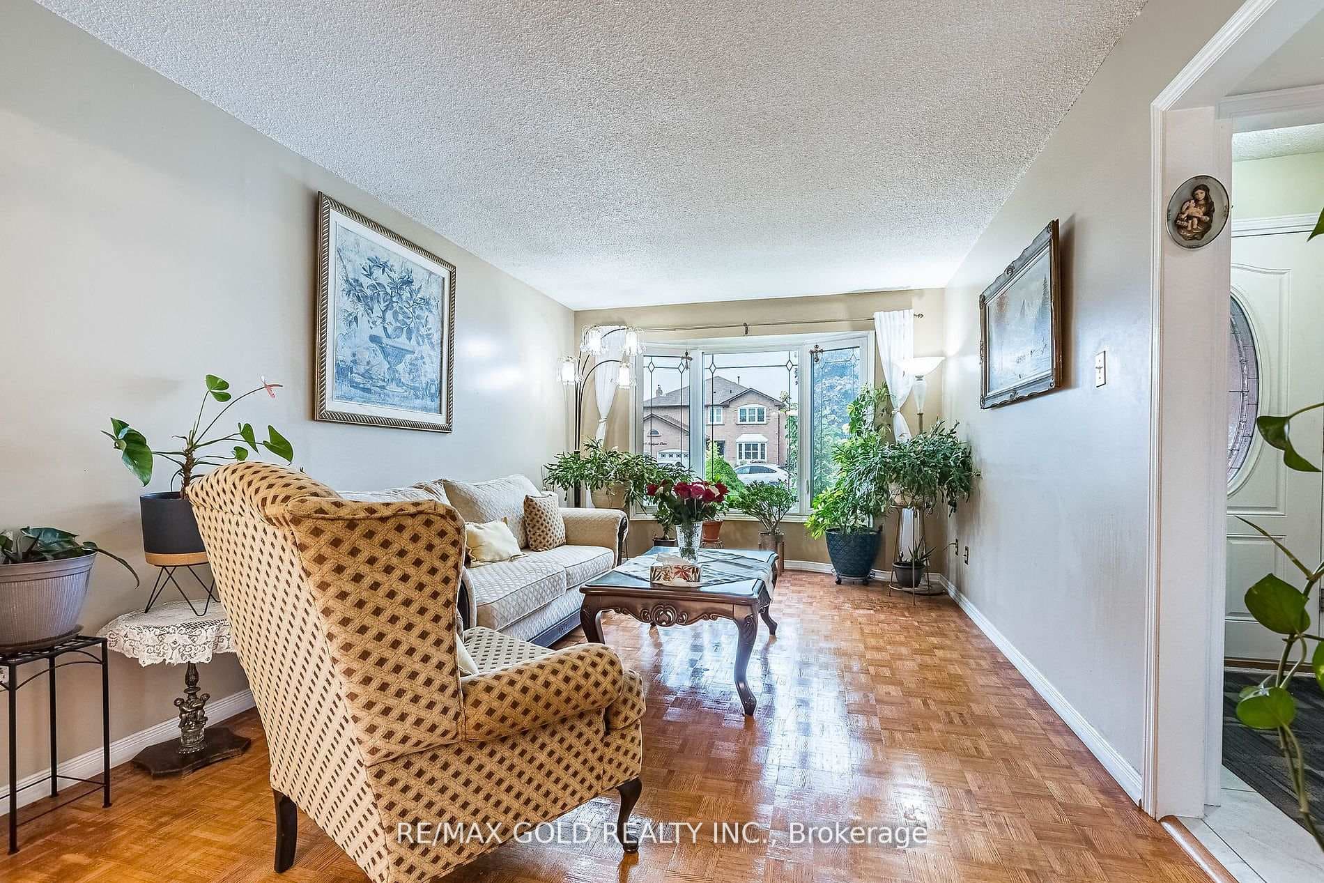 145 Sunforest Drive photo 2