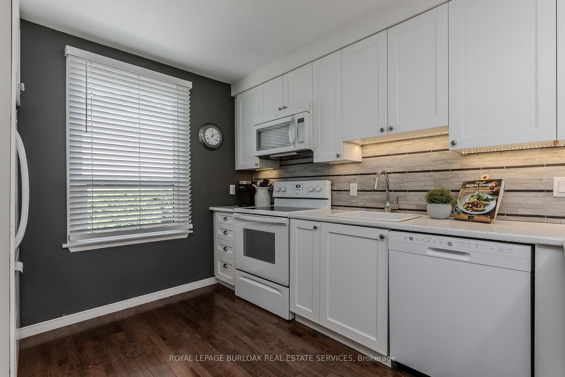 2157 Mountain Grove Avenue photo 8