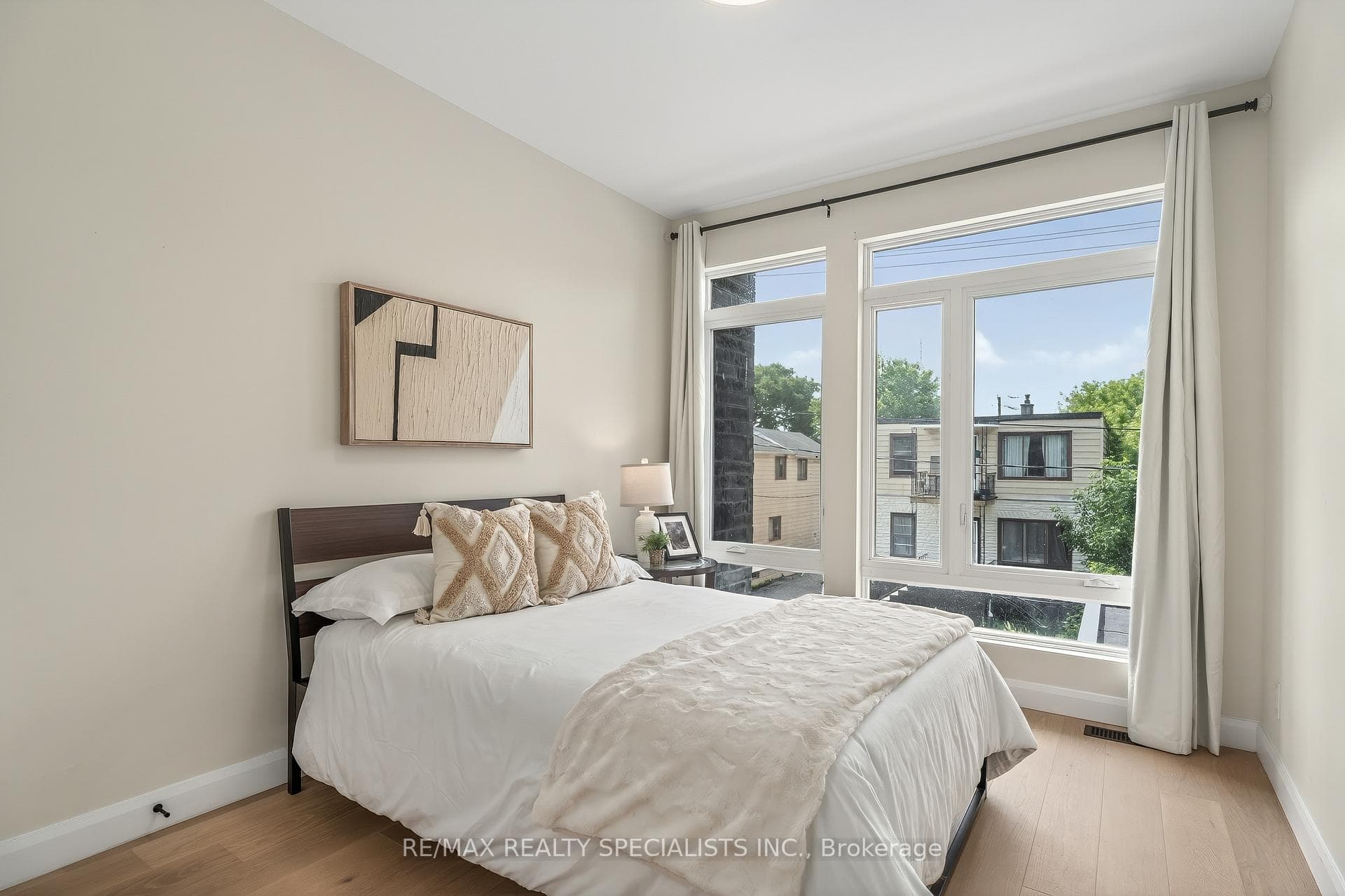 207 Montfort Street photo 17