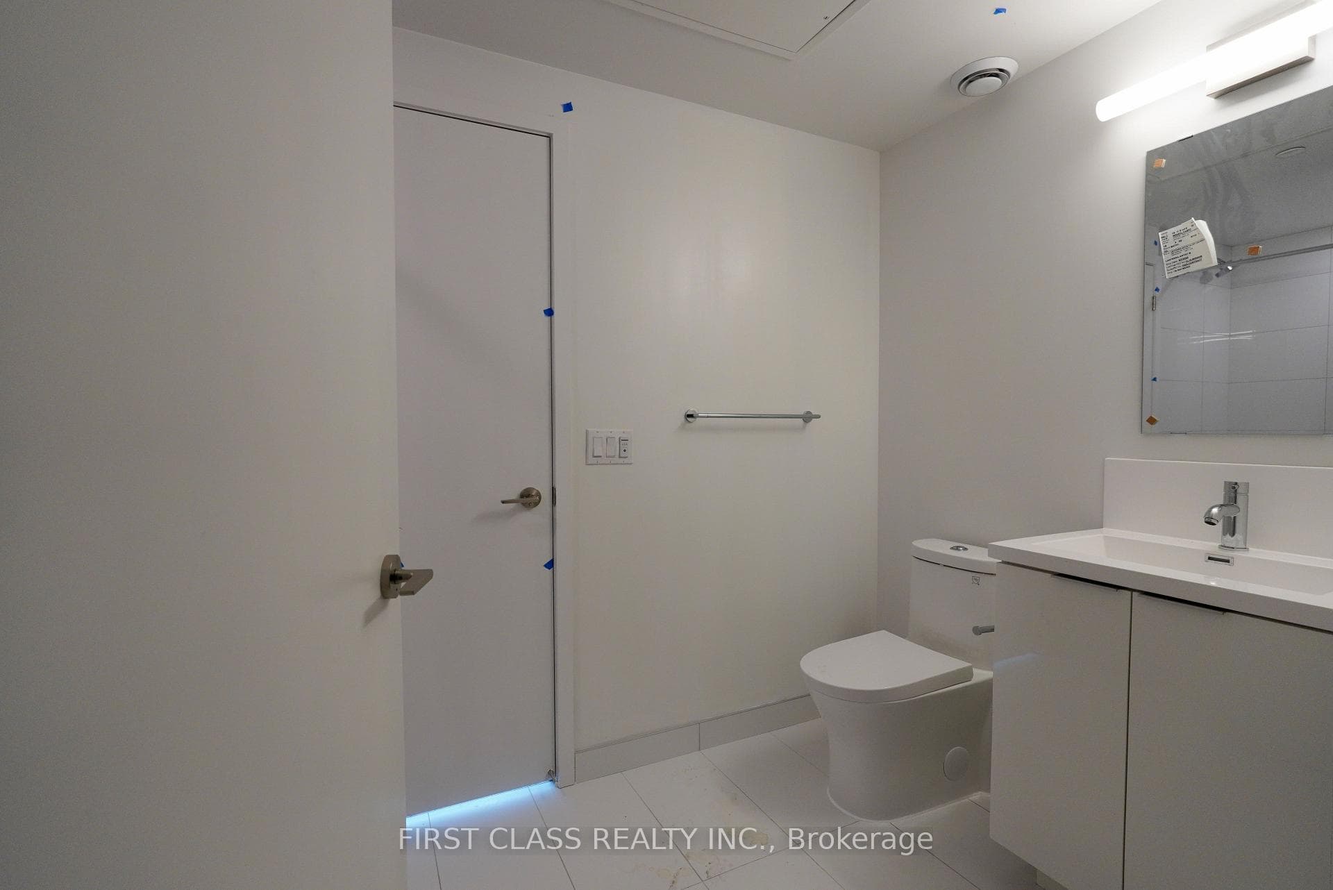 121 St Patrick Street Unit 1625 photo 4