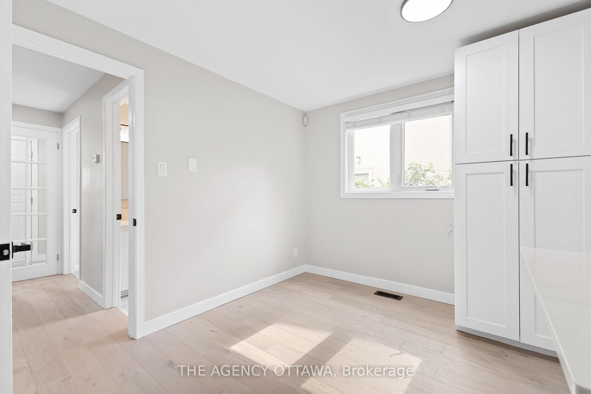 688 LAVERENDRYE Drive photo 11