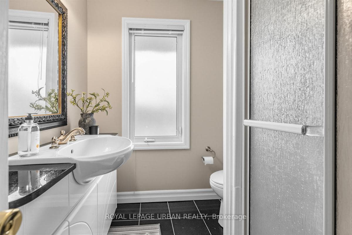 10 Kenewen Court photo 16