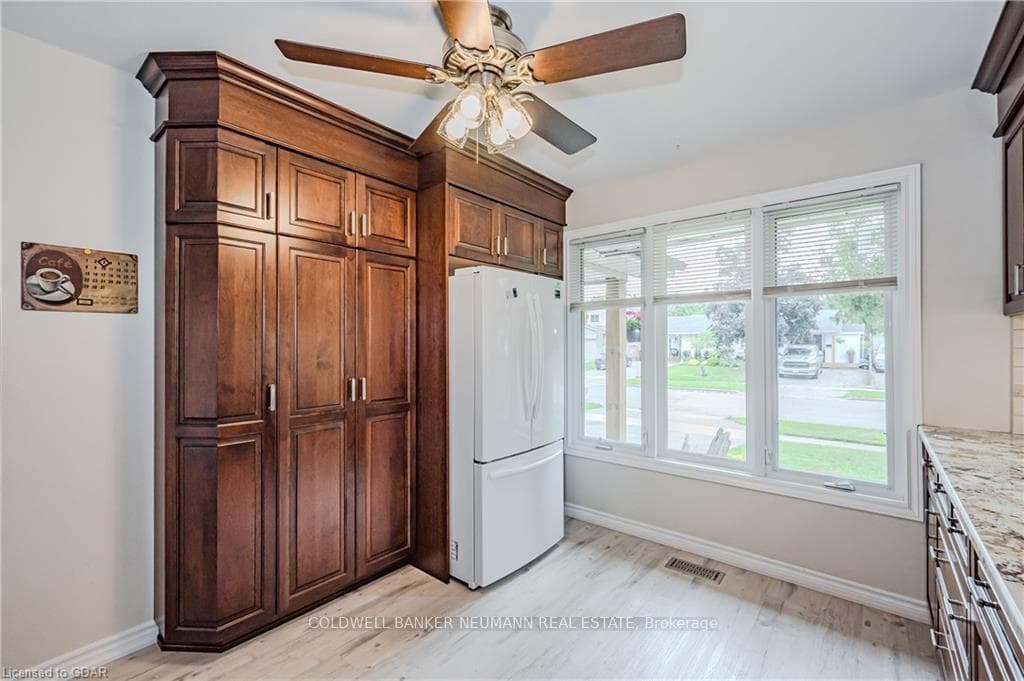 87 Queensdale Crescent photo 5