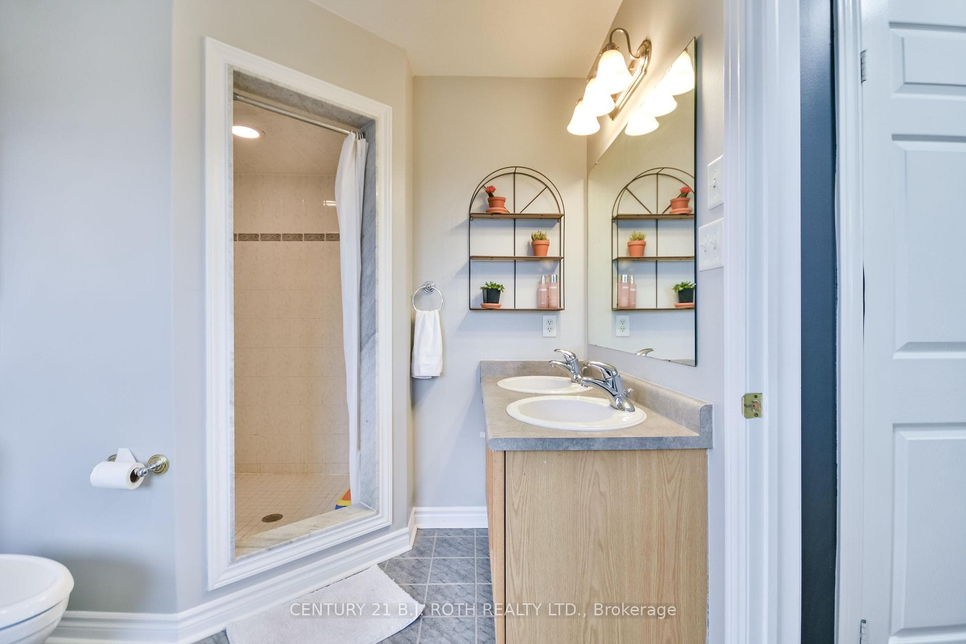 61 Honey Crescent photo 23