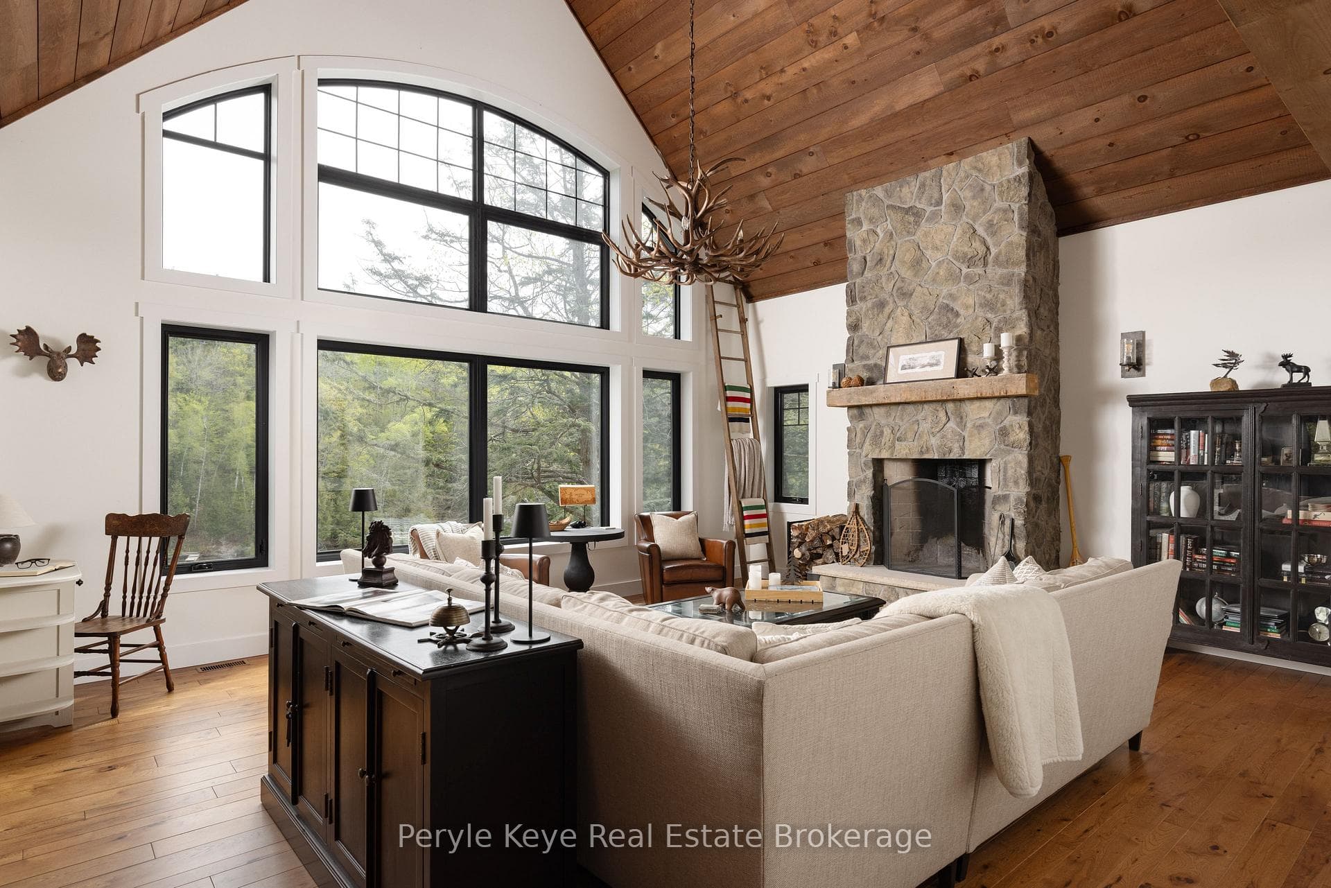 1051 Lakeview Road photo 1