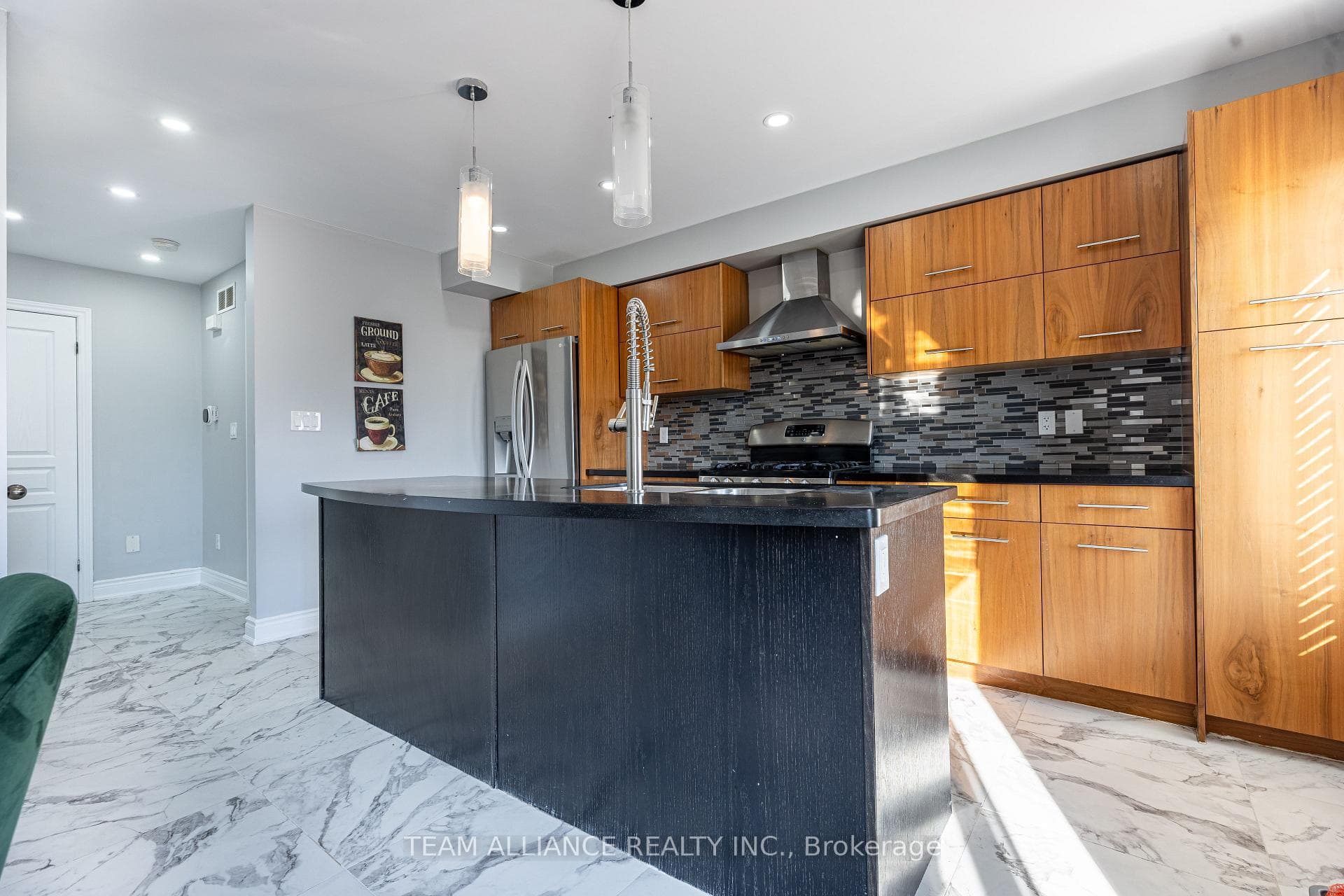 3239 Singleton Avenue photo 8