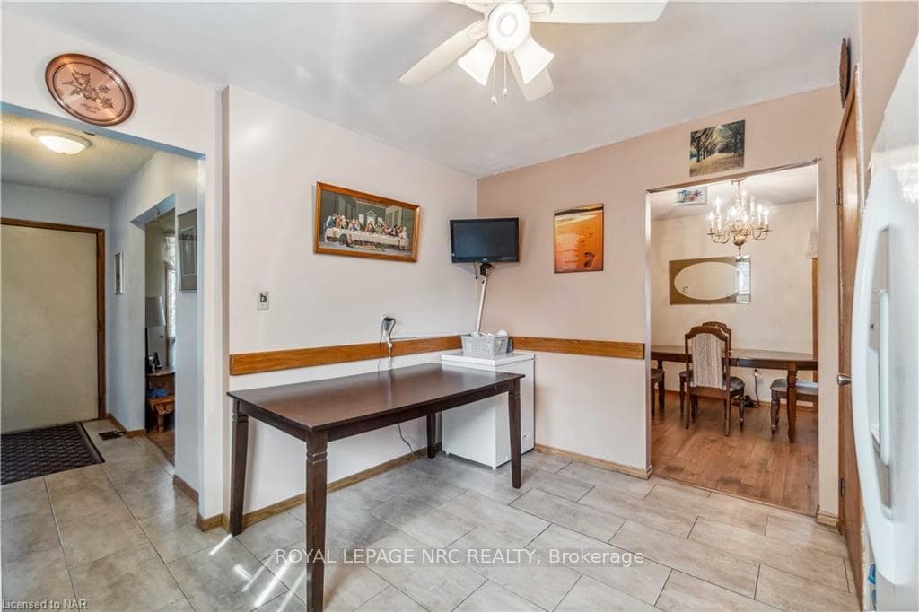 This is an eat-in kitchen.