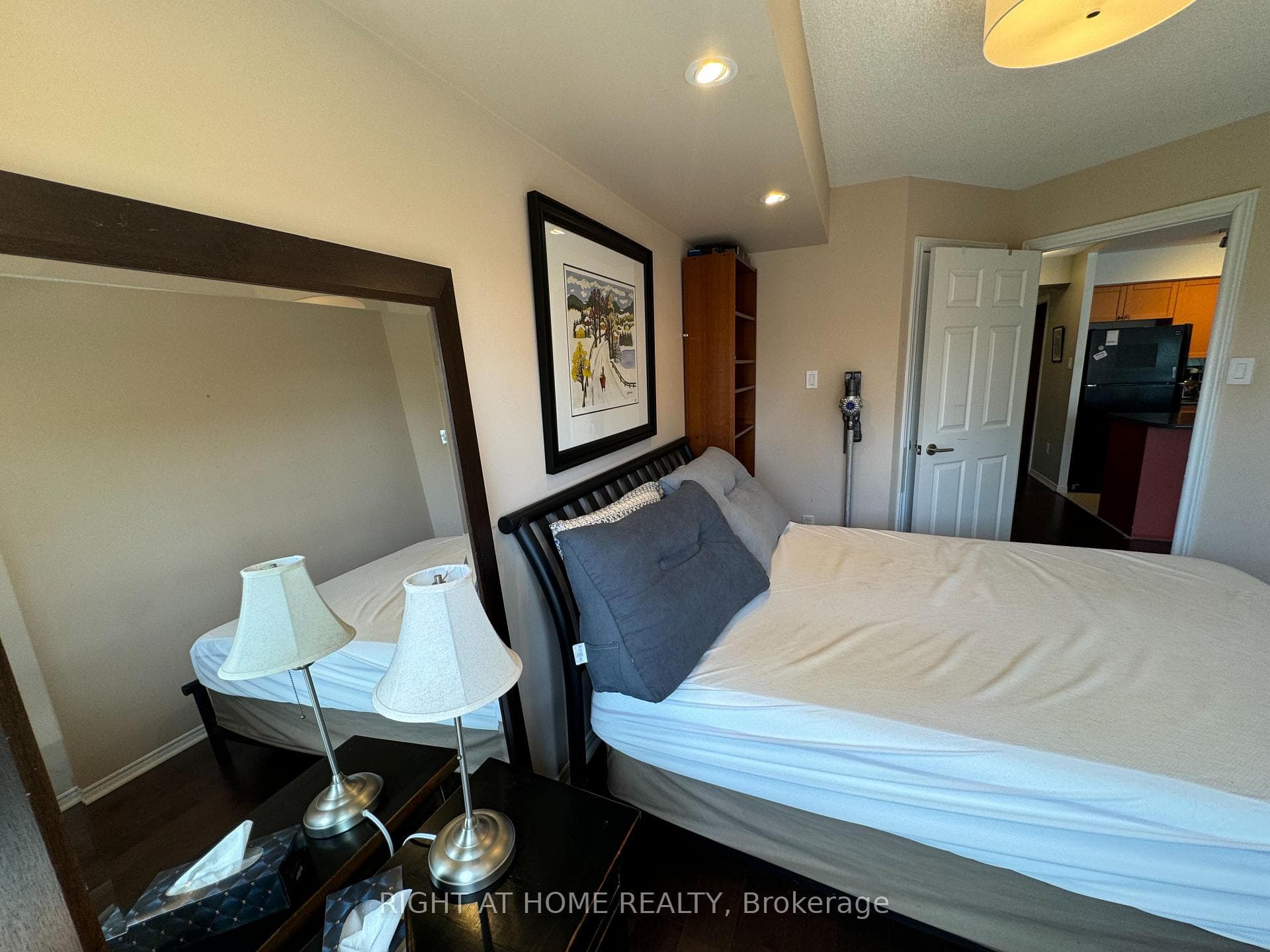 300 Balliol Street Unit 810 photo 19