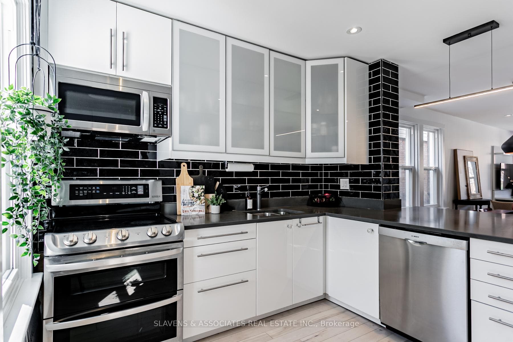 41 Barrington Avenue photo 12