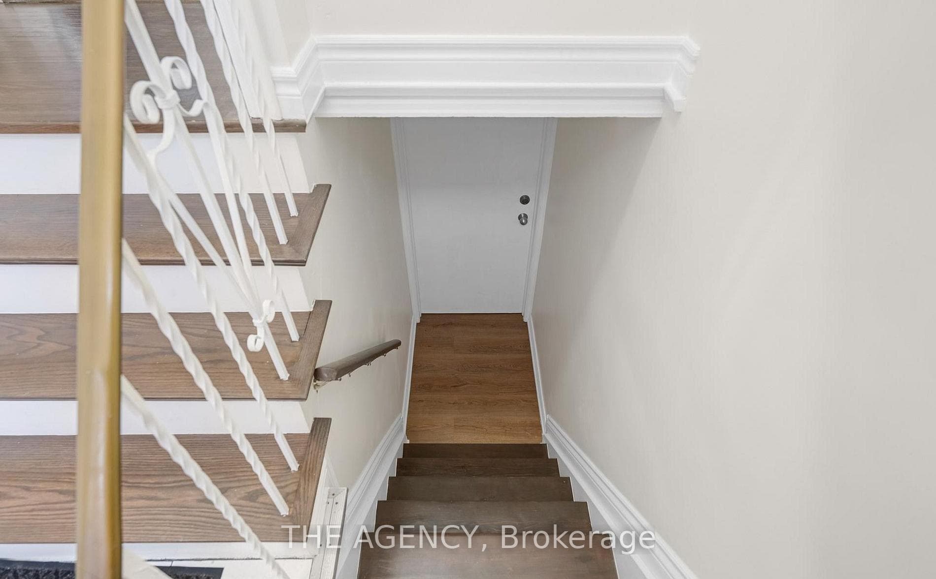 1038 Alexandra Avenue photo 4