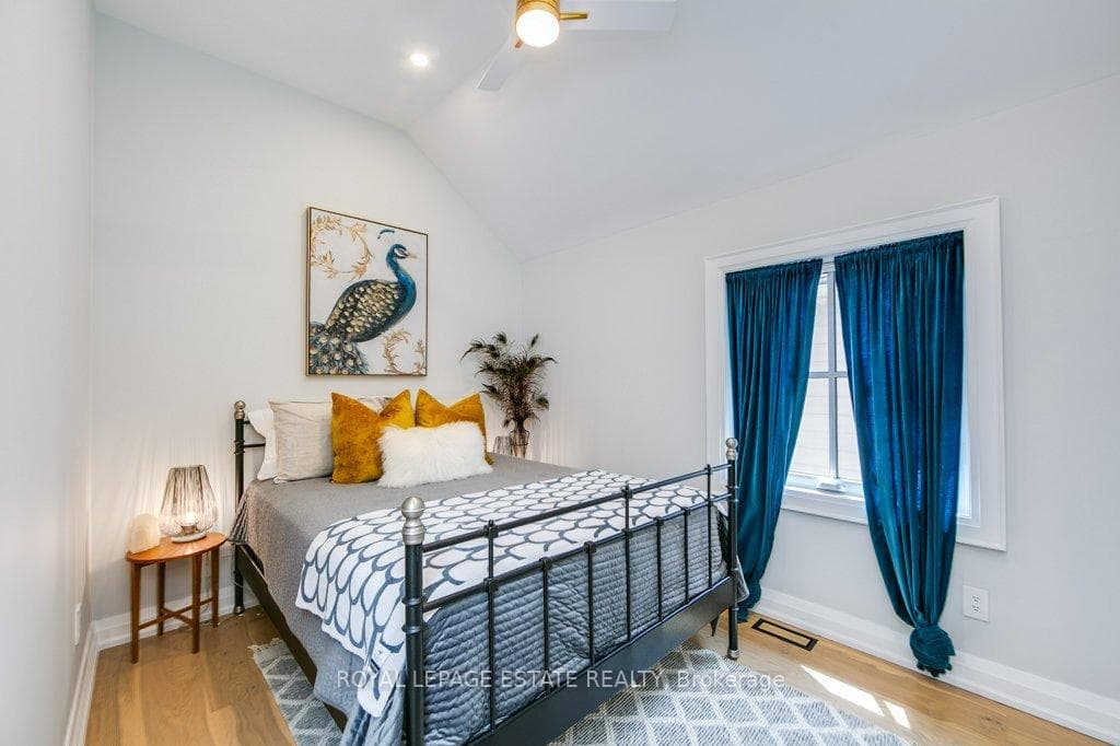 25 Herbert Avenue photo 28