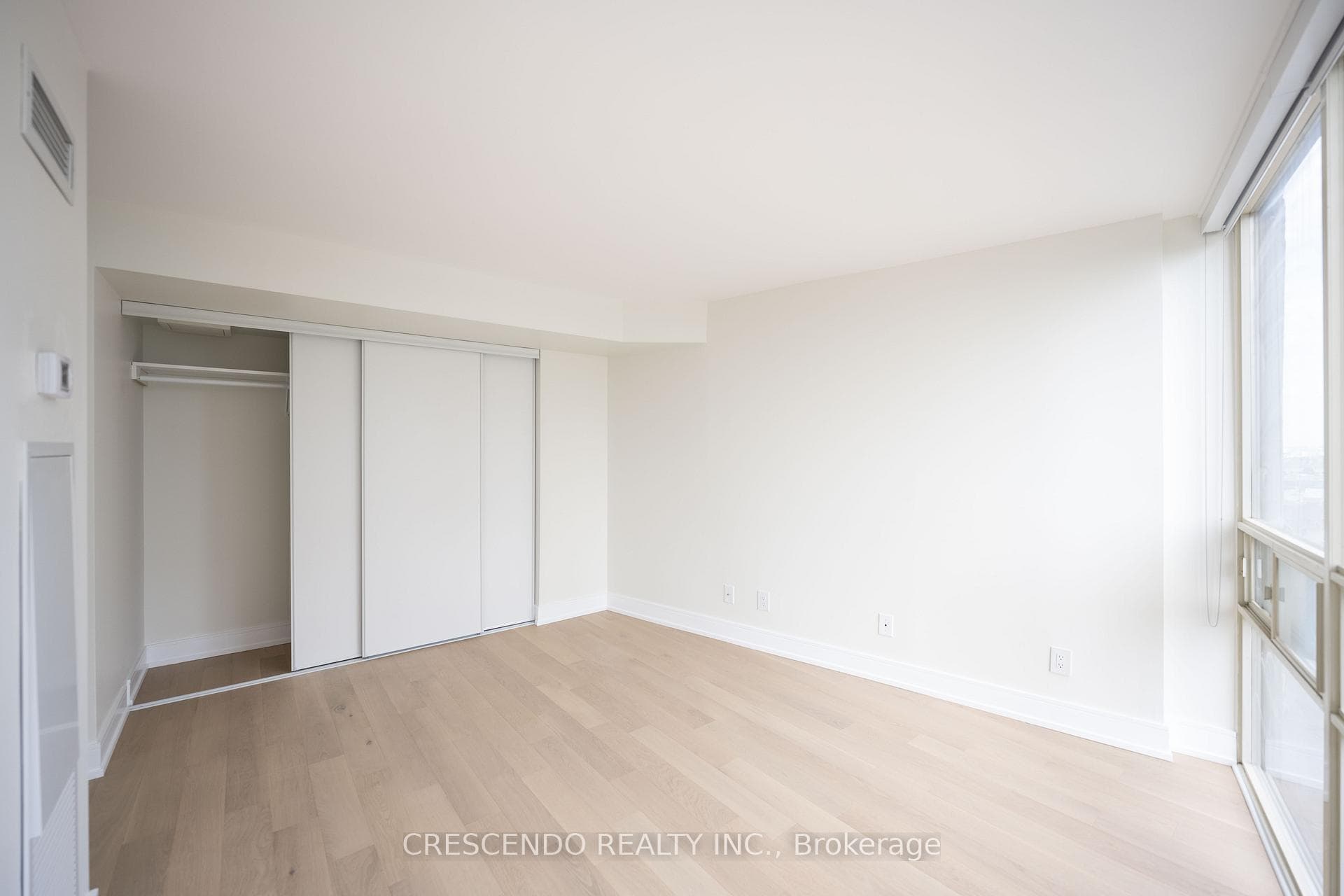 50 Eglinton Avenue Unit 1006 photo 17