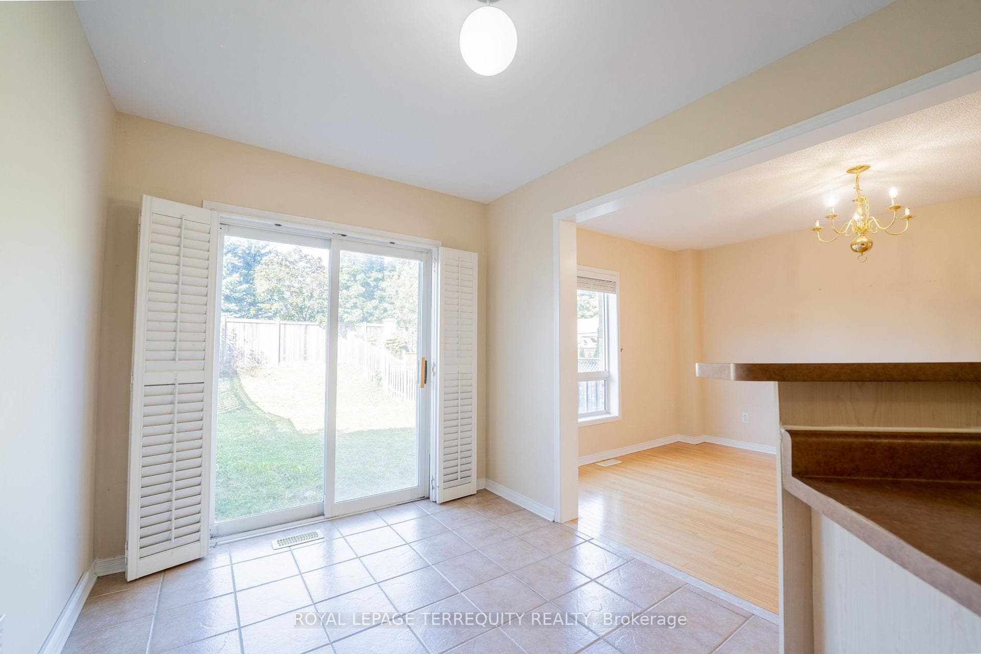 168 Deepsprings Crescent photo 5