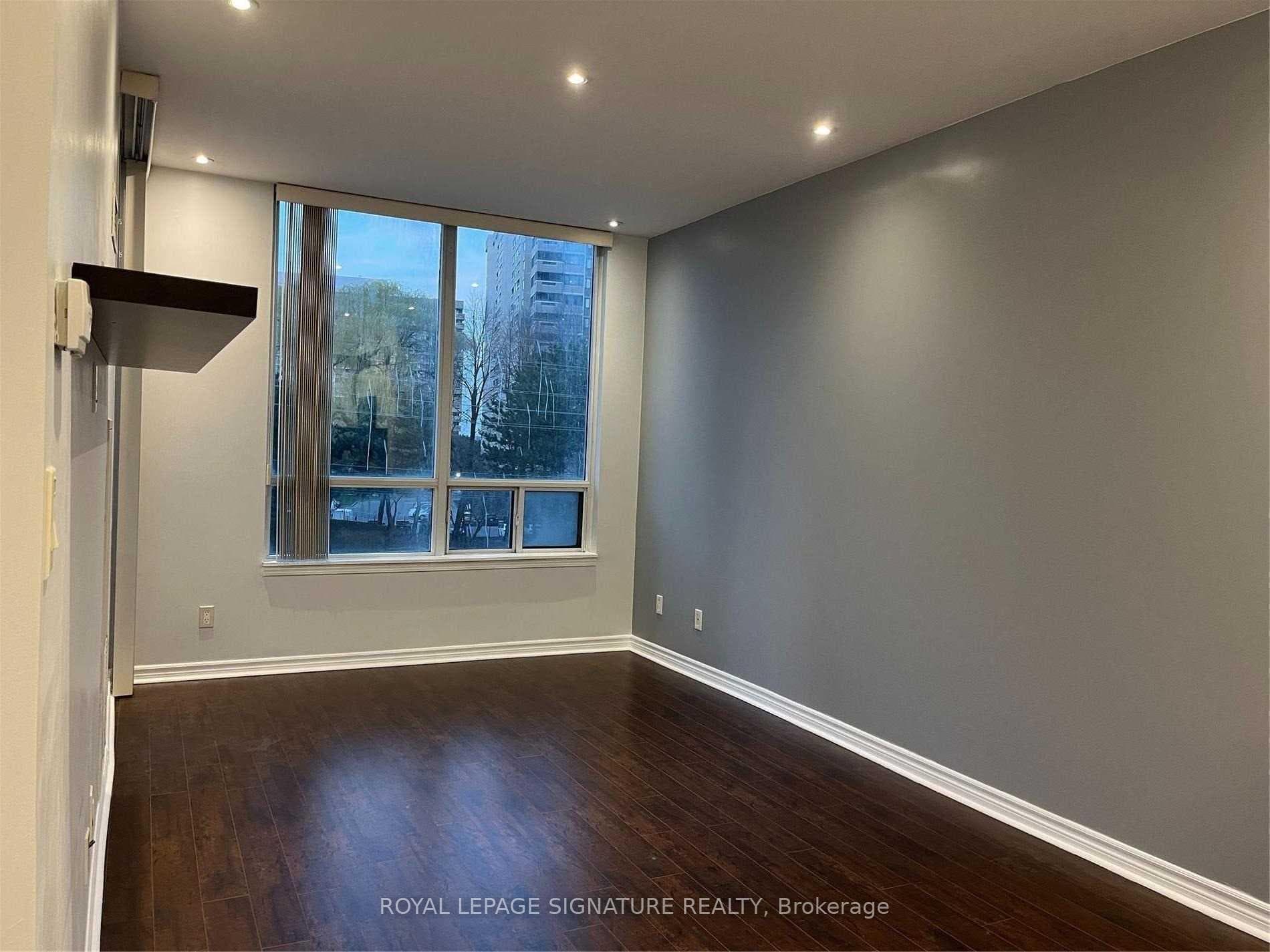 3504 Hurontario Street Unit 318 photo 7