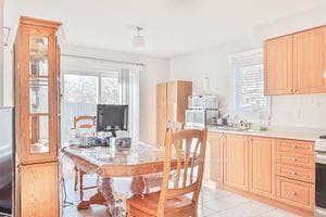 1042 Easterbrook Crescent photo 10