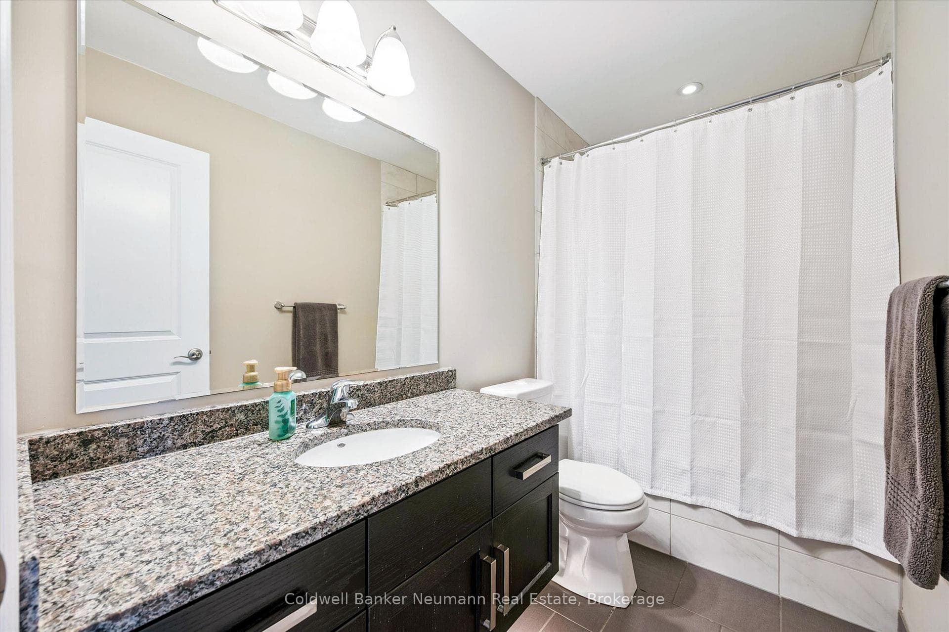 51 Jeffrey Drive photo 13