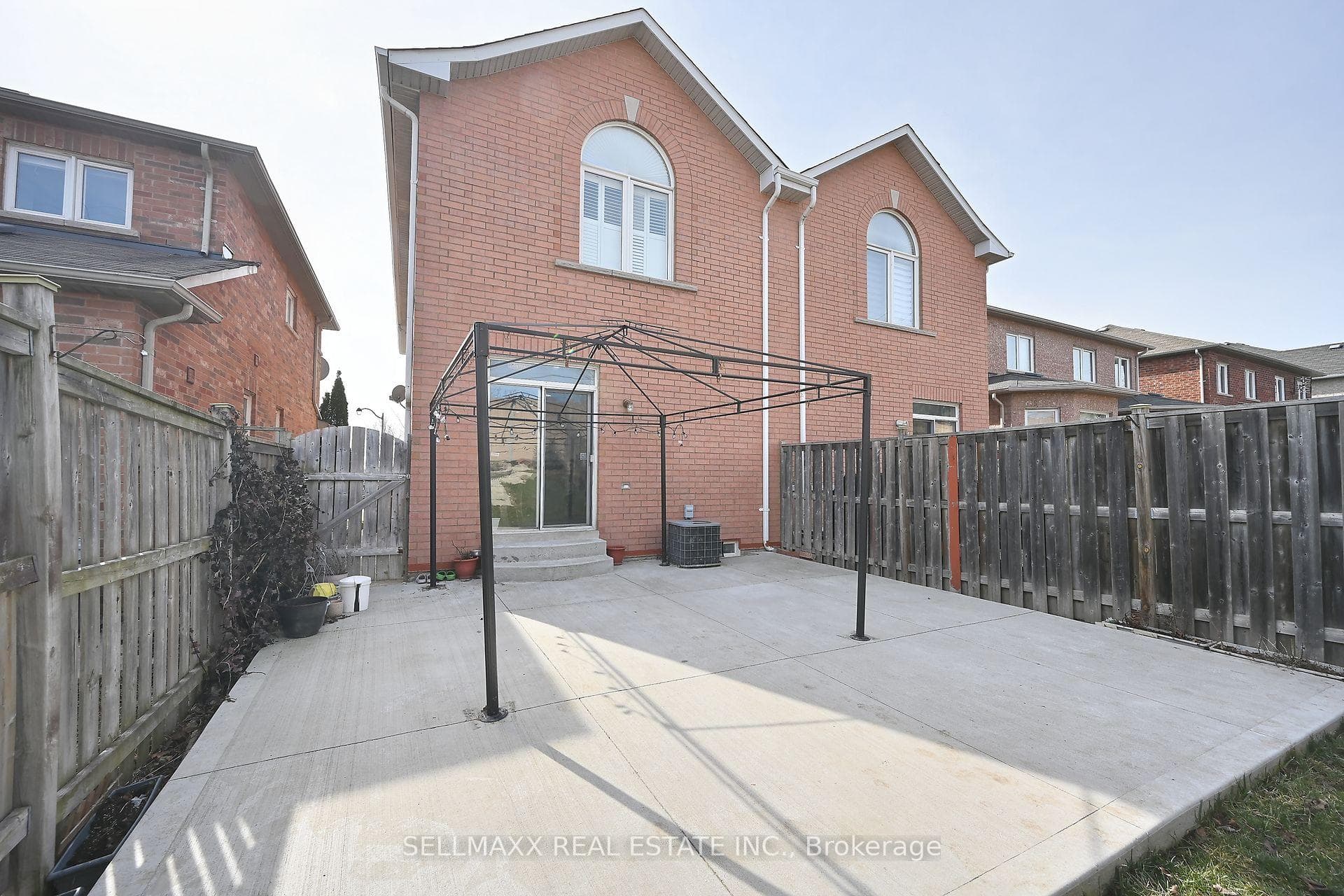 68 Rocky Point Crescent photo 35