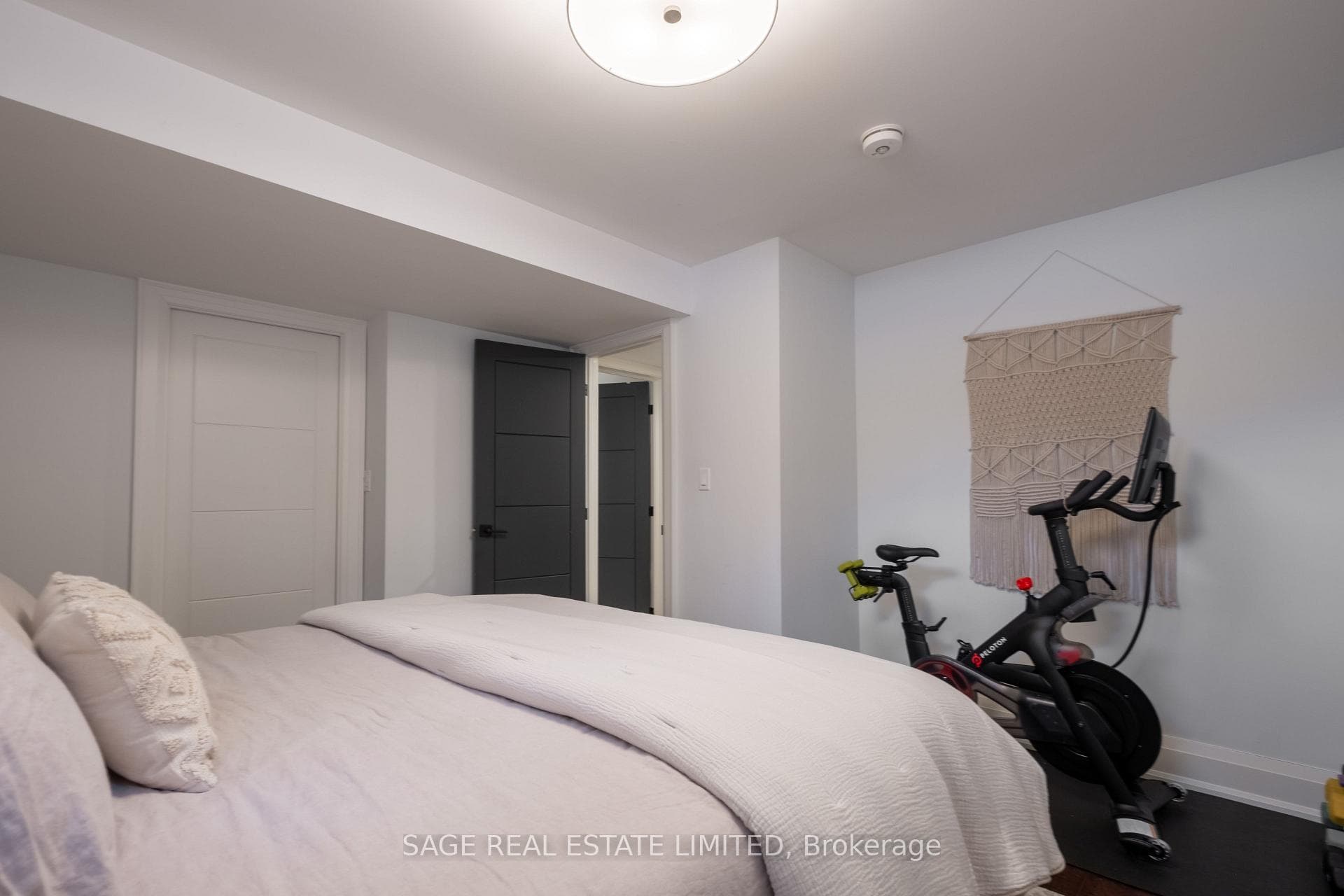 15 Hambly Avenue photo 41