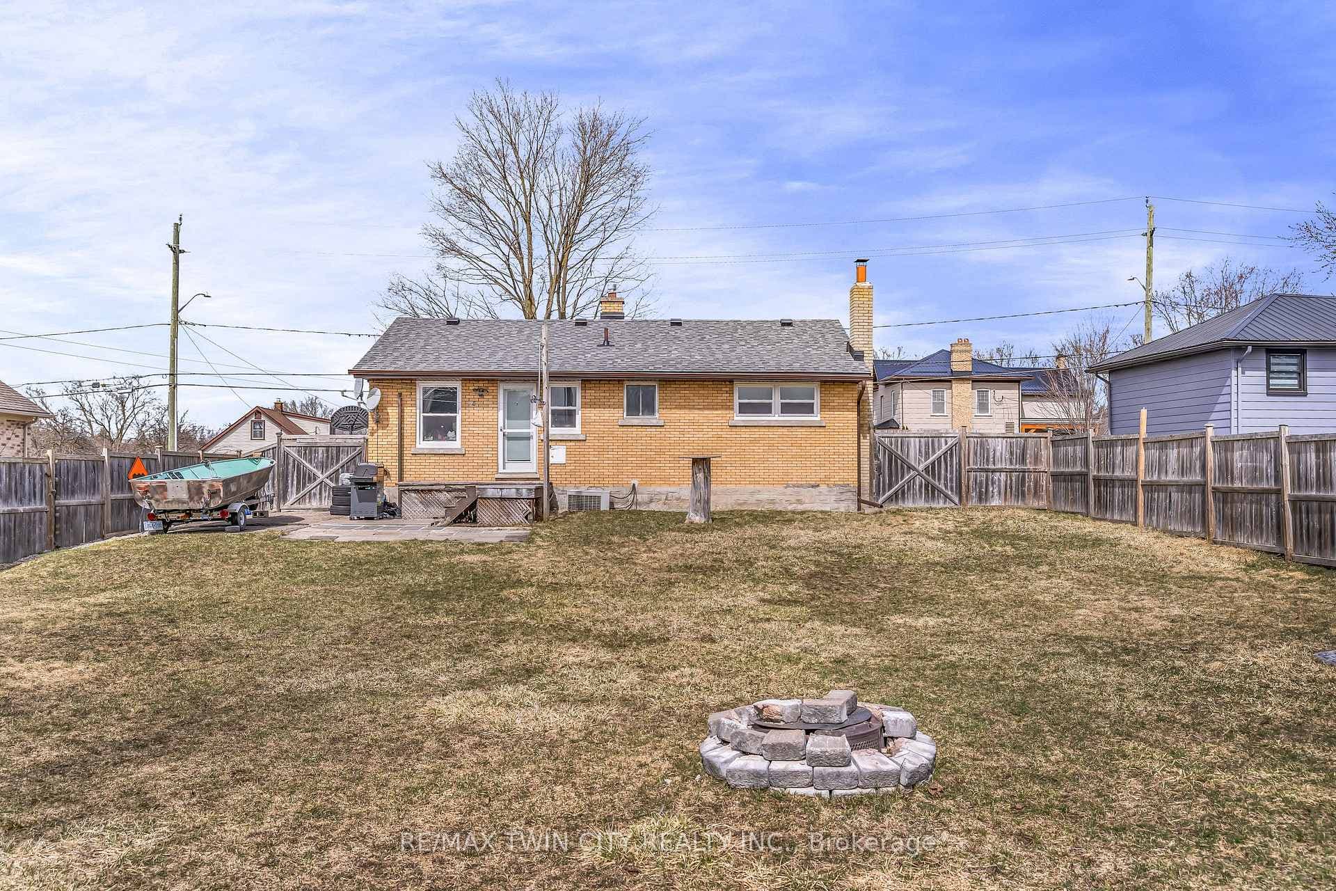 32 SCHWEITZER Street photo 10