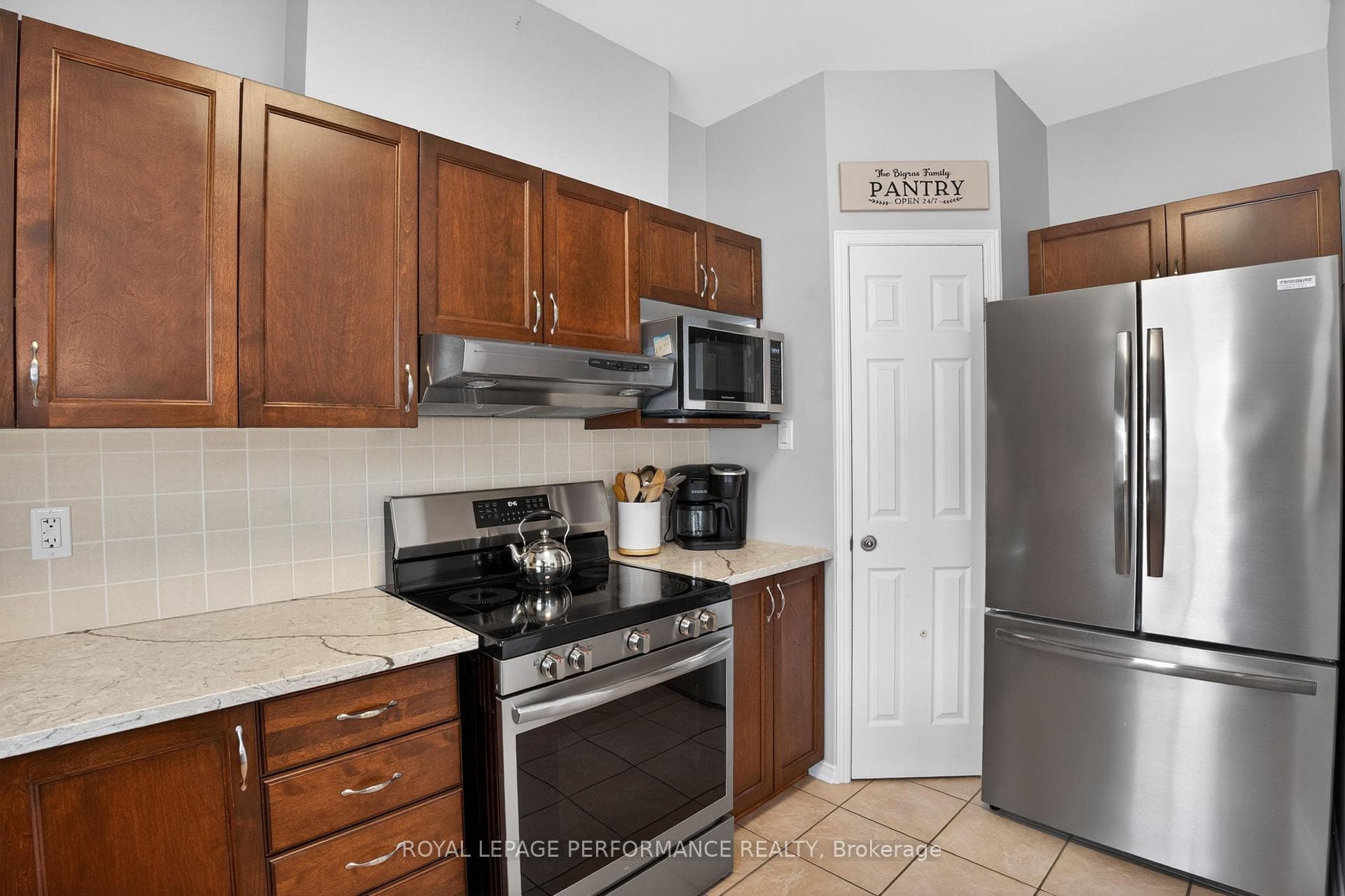 112 Jade Street photo 19