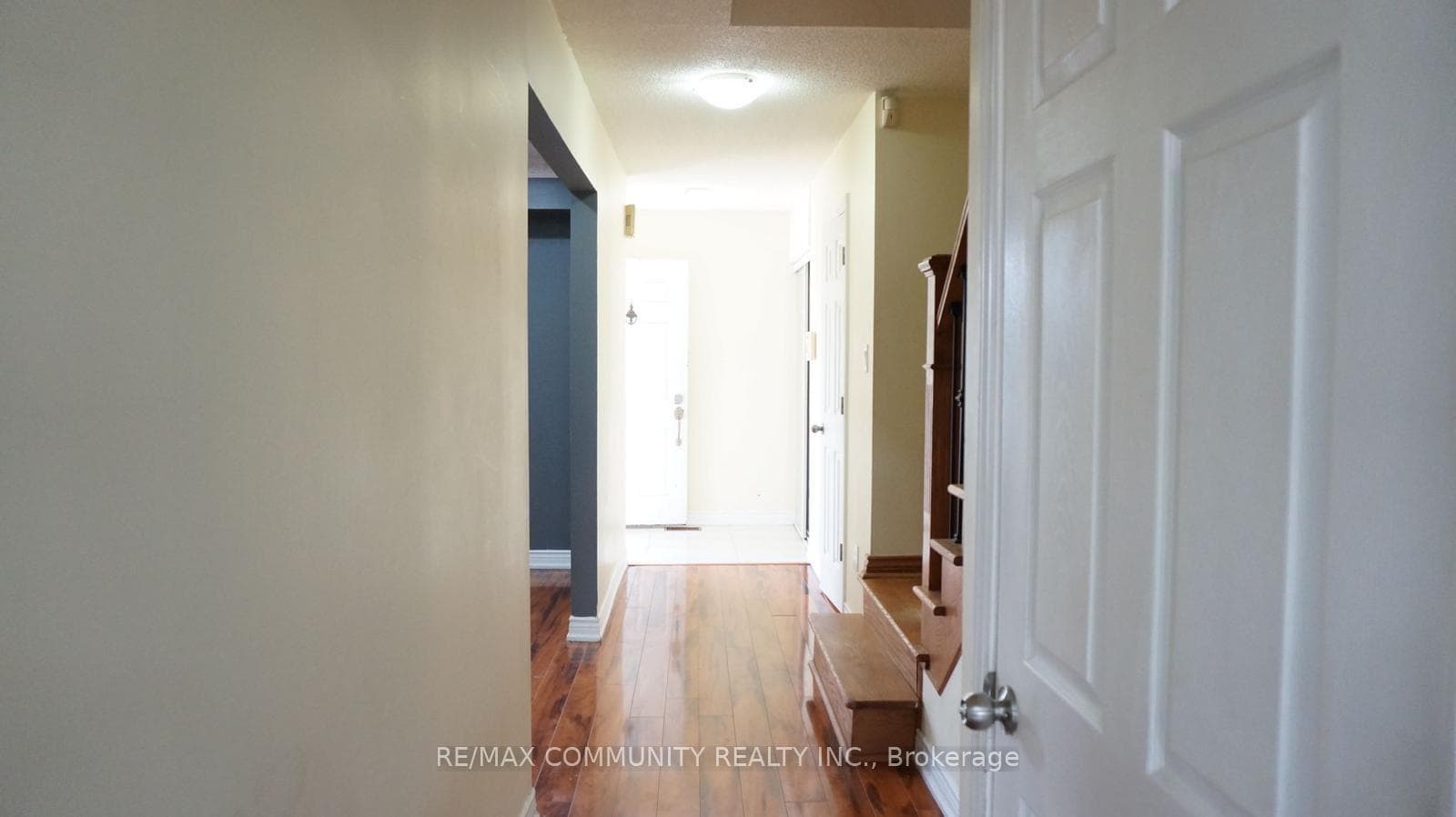 56 Overlord Crescent Unit UPPER photo 2