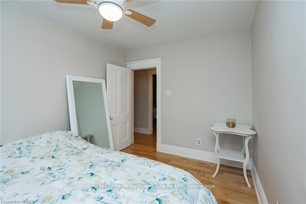 673 JANE Street photo 19
