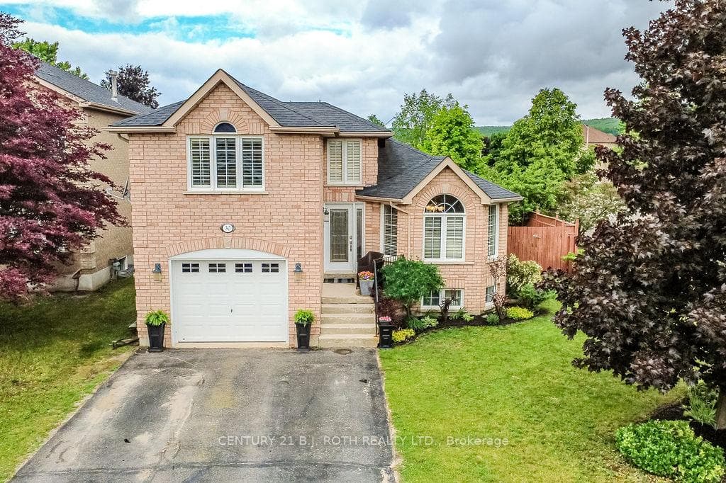 30 McAvoy Drive photo 1
