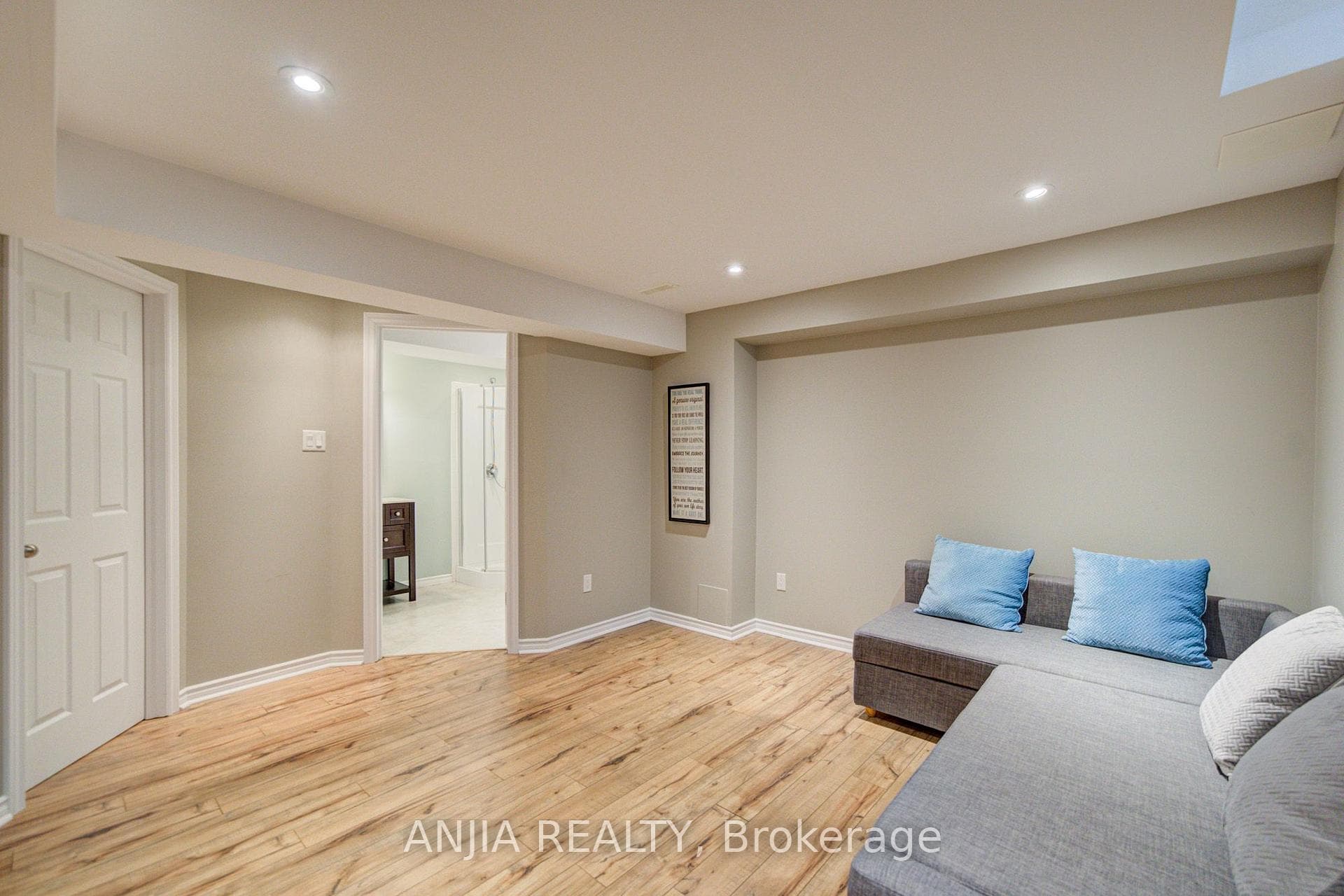 106 Vera Lynn Crescent photo 35