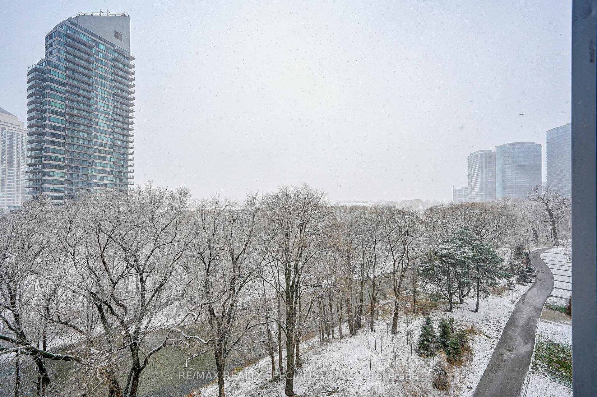 2220 Lakeshore Boulevard Unit 601 photo 29