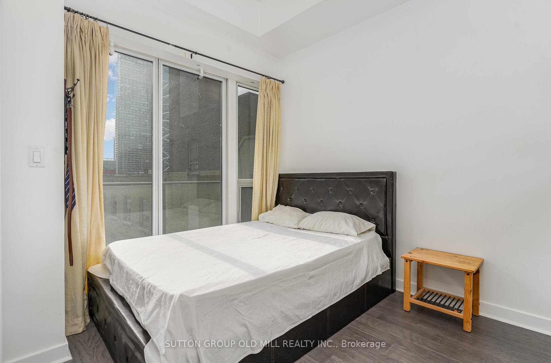 126 Simcoe Street Unit 713 photo 9