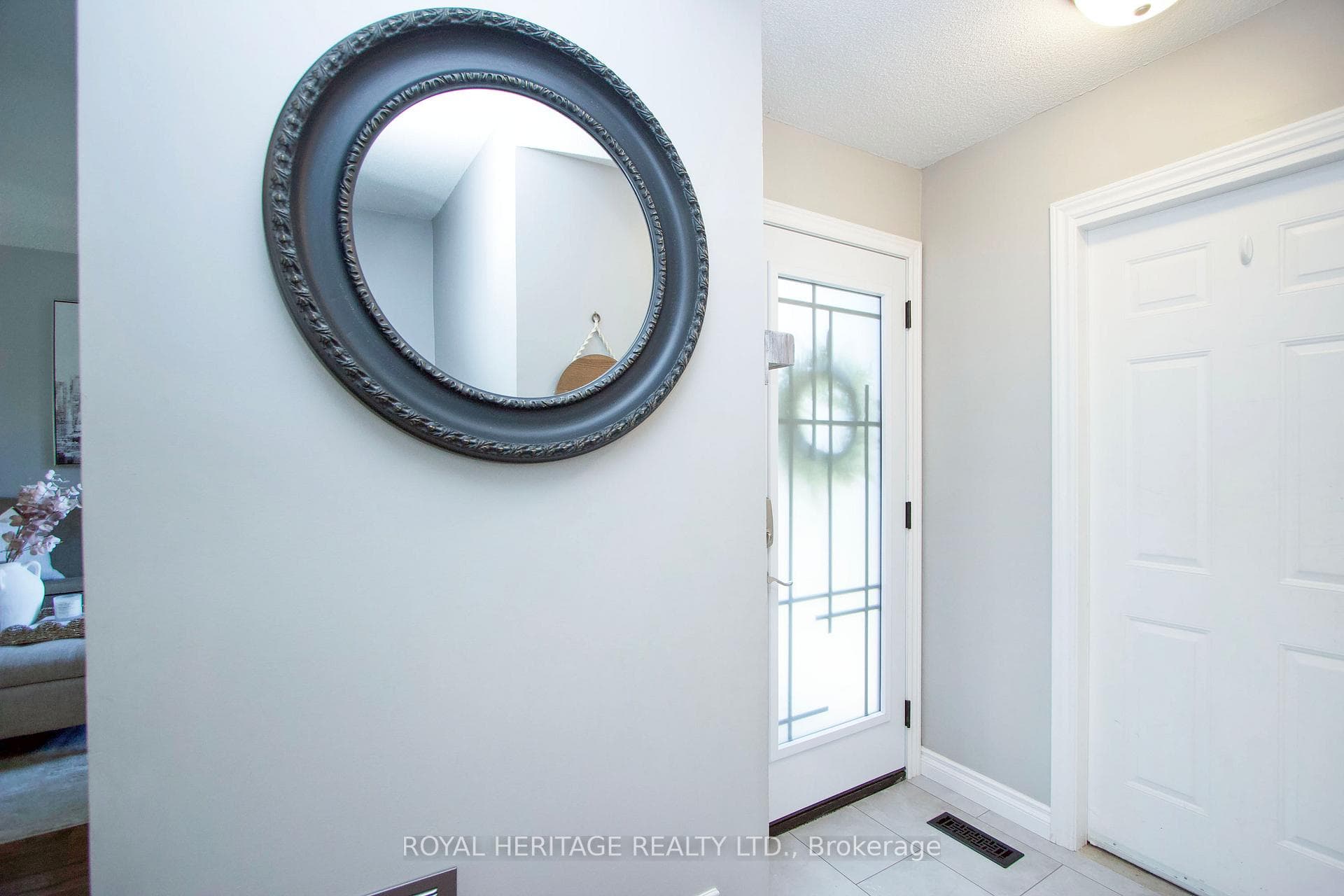 3 Hillhurst Crescent photo 3