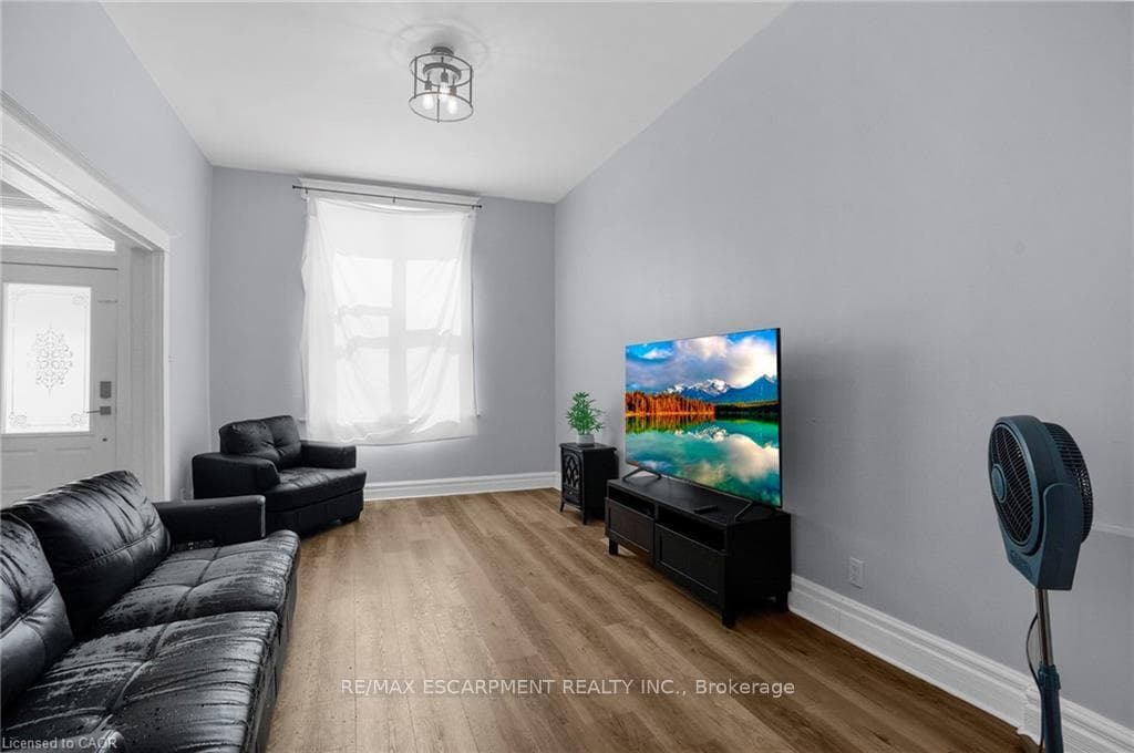 11 Wright Avenue photo 5