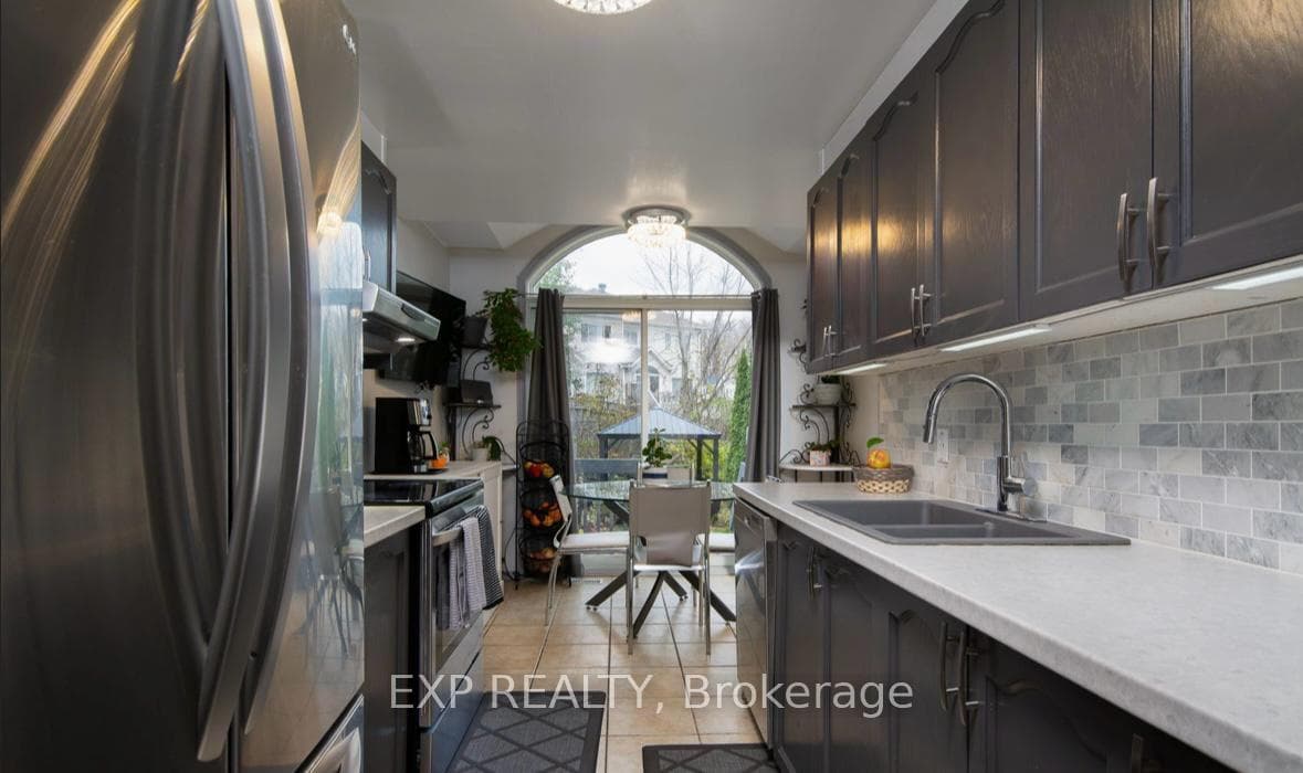 61 Flowertree Crescent photo 2