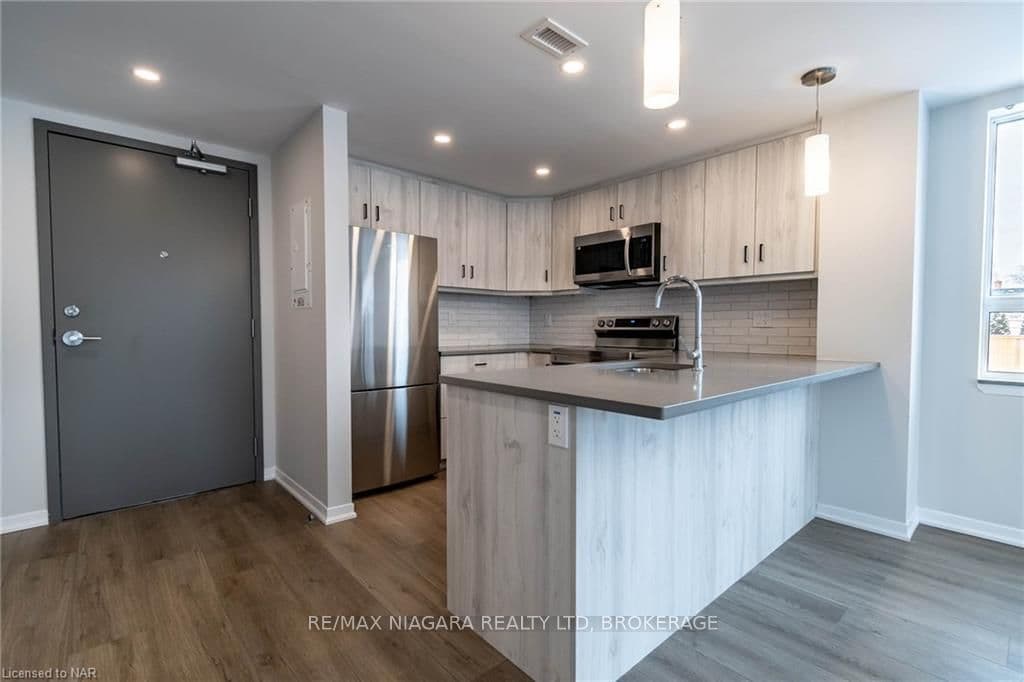 3998 VICTORIA Avenue Unit 111 photo 5