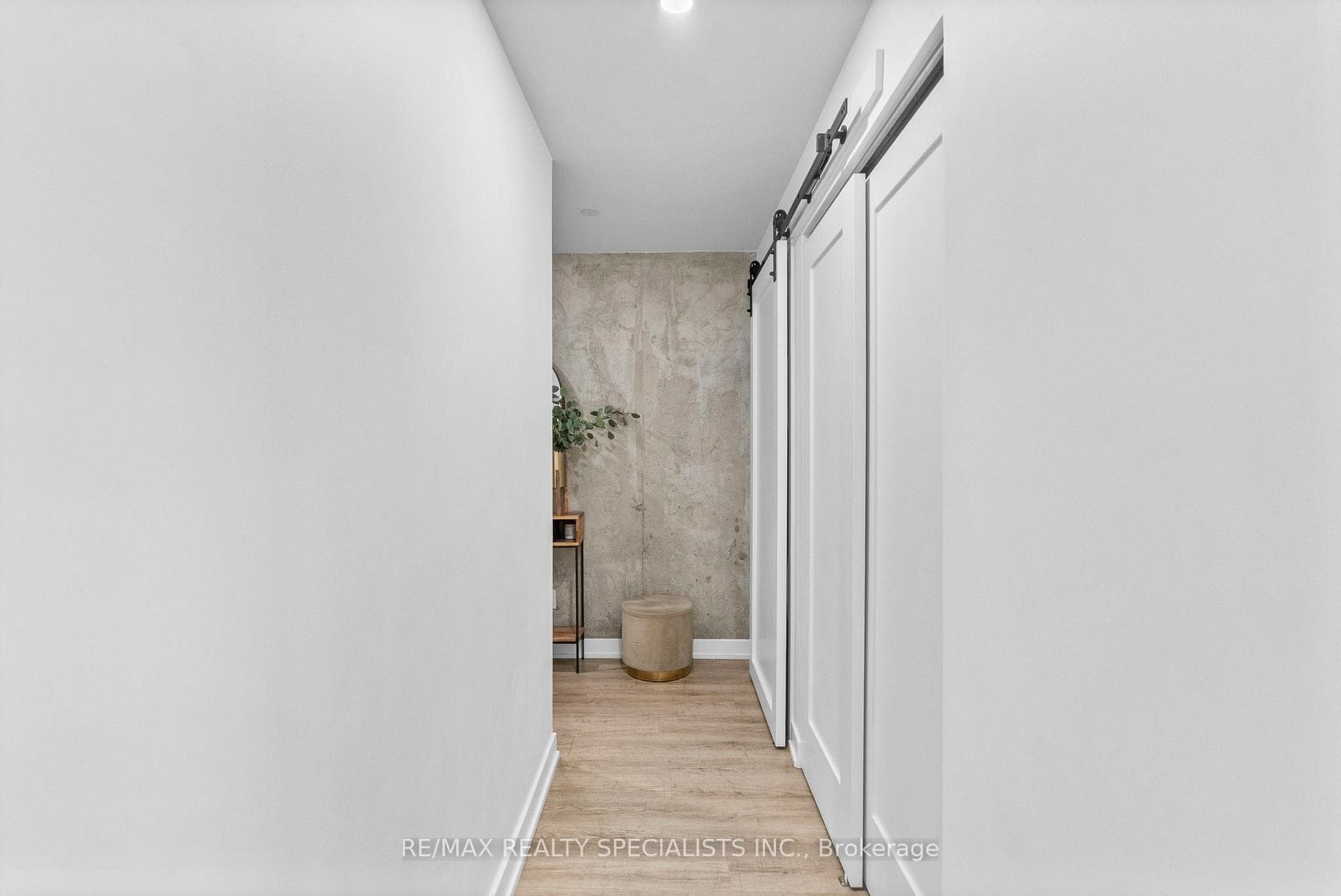 205 Manning Avenue Unit 310 photo 4