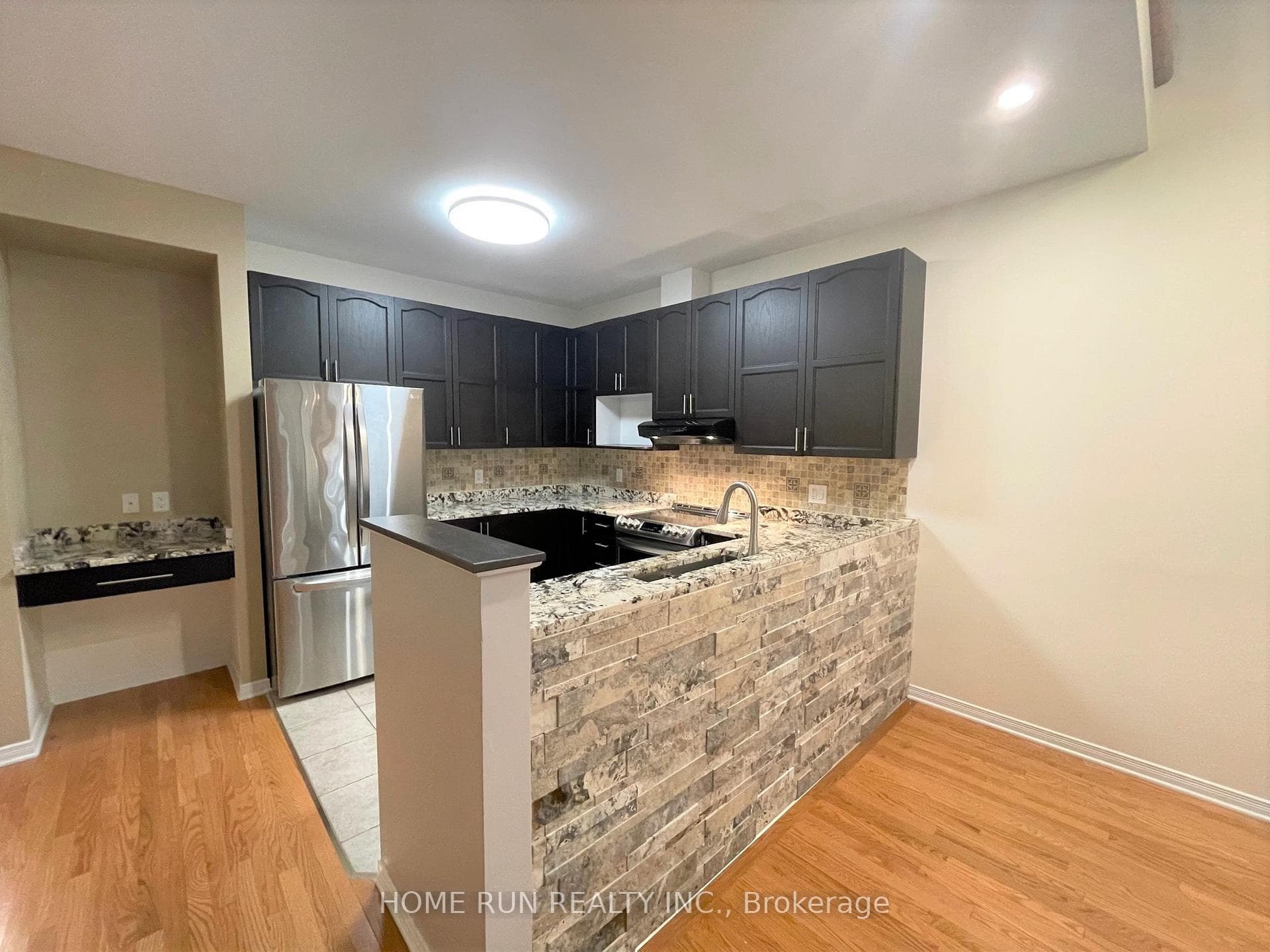 180 Hartsmere Drive photo 7