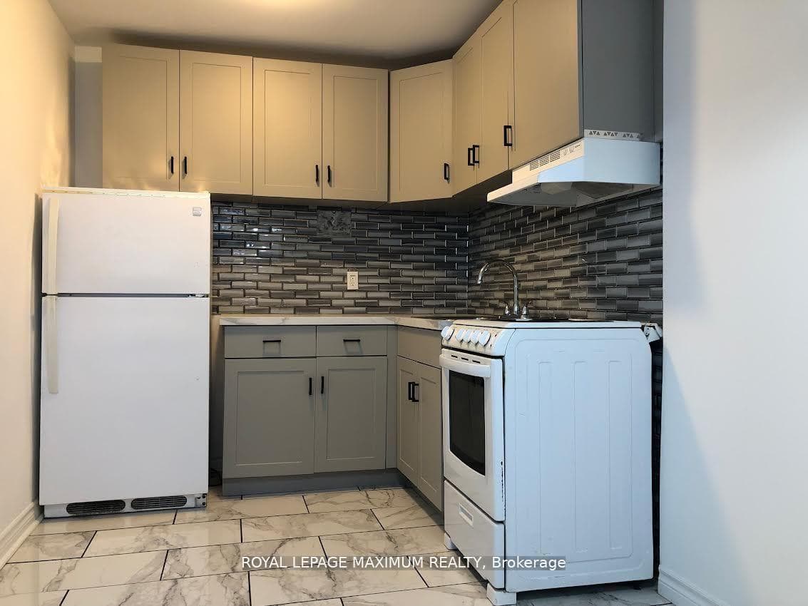 55 Neptune Drive Unit 105 photo 2