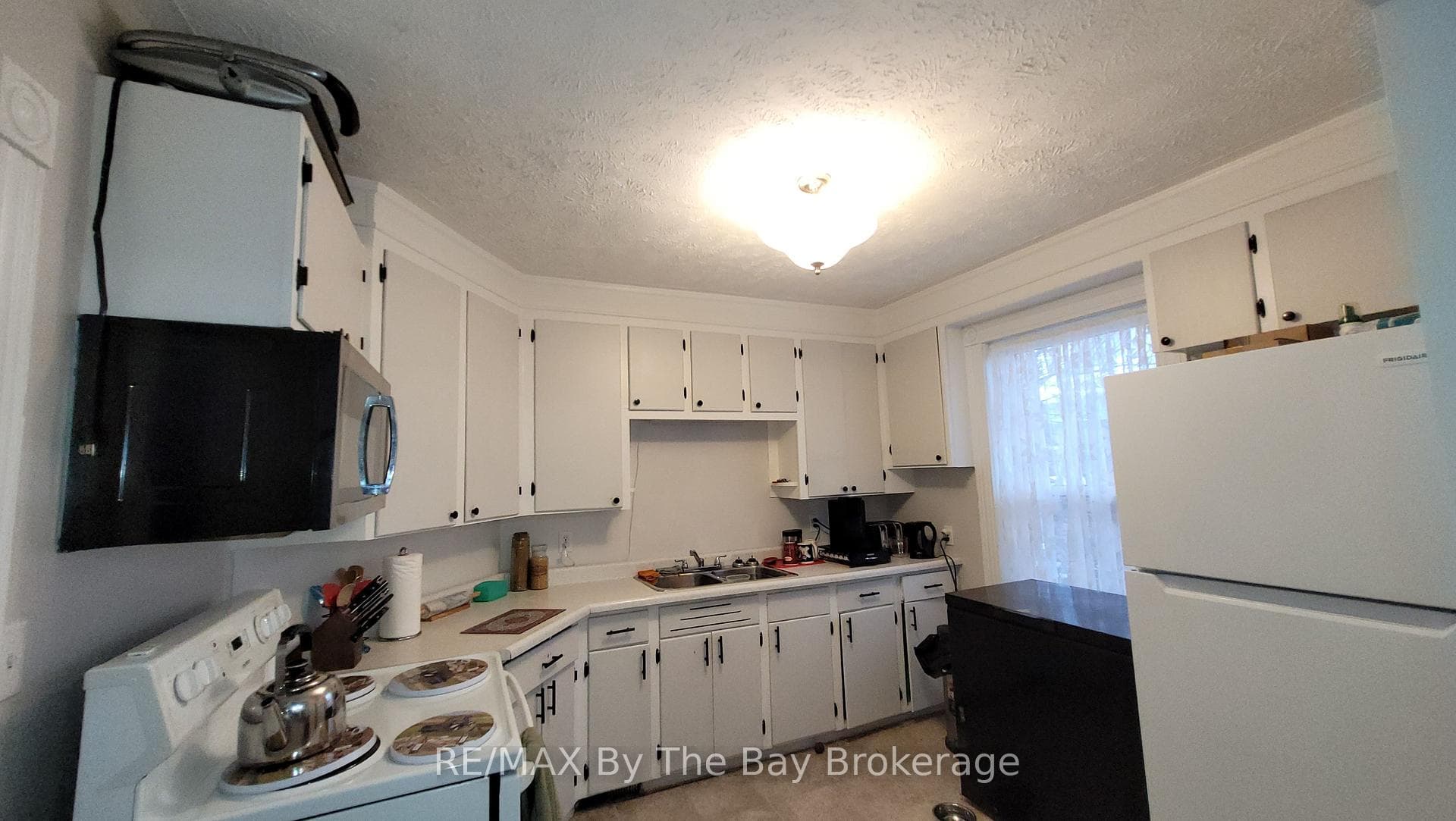 1082 2ND Avenue photo 32