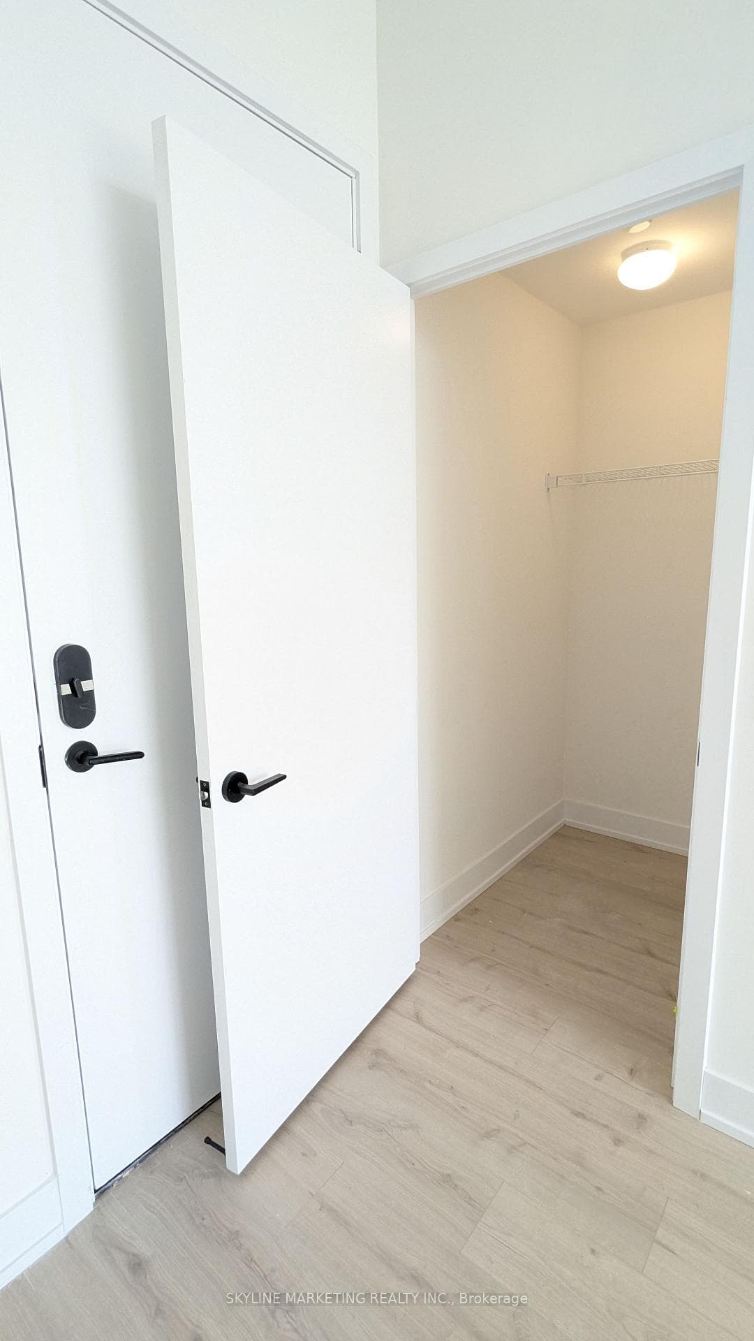 2450 Old Bronte Road Unit 828 photo 10