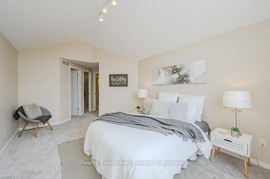 5 CAMM Crescent Unit Main photo 28