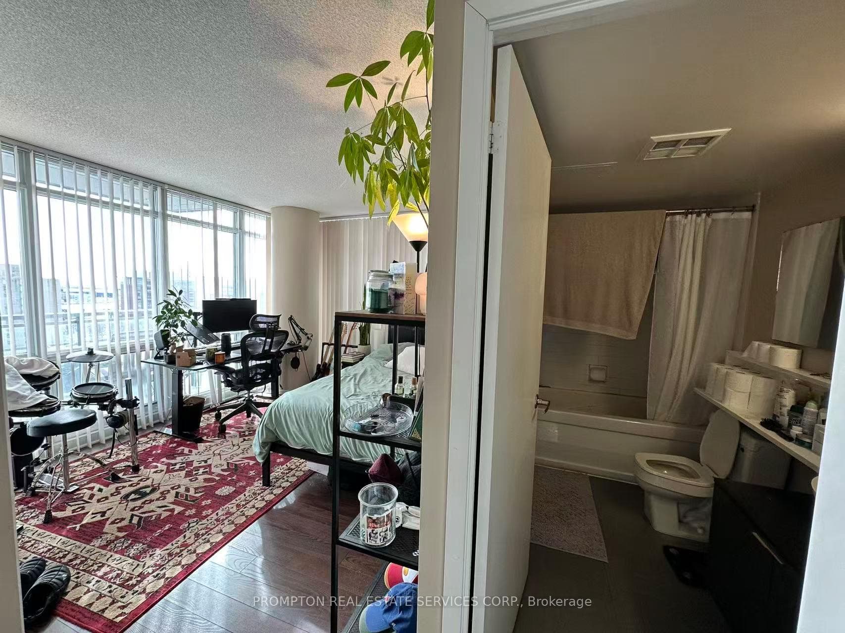 15 Fort York Boulevard Unit 1212 photo 8