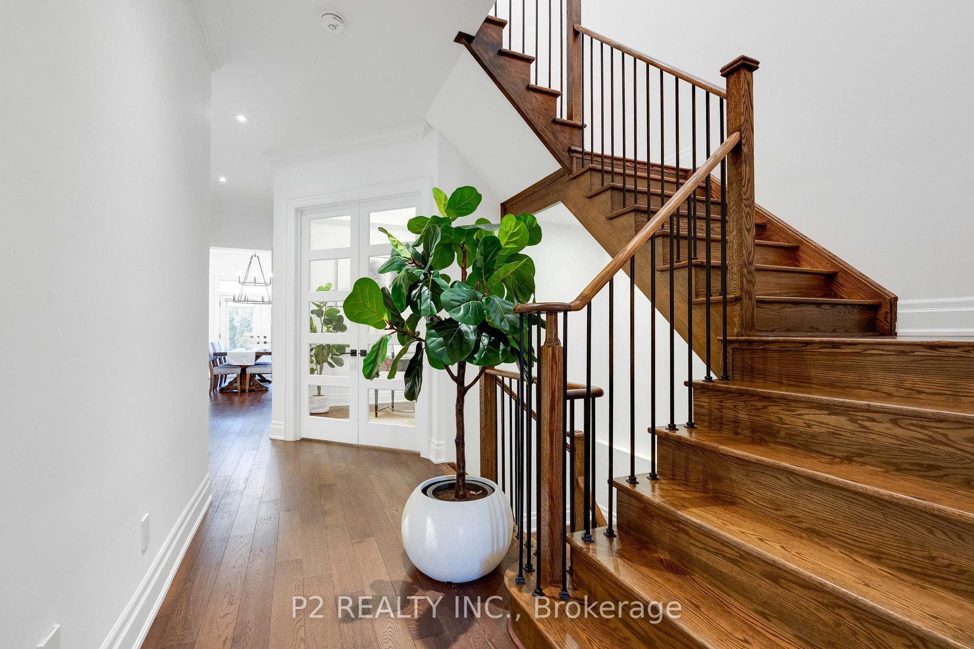 10 King Boulevard photo 21