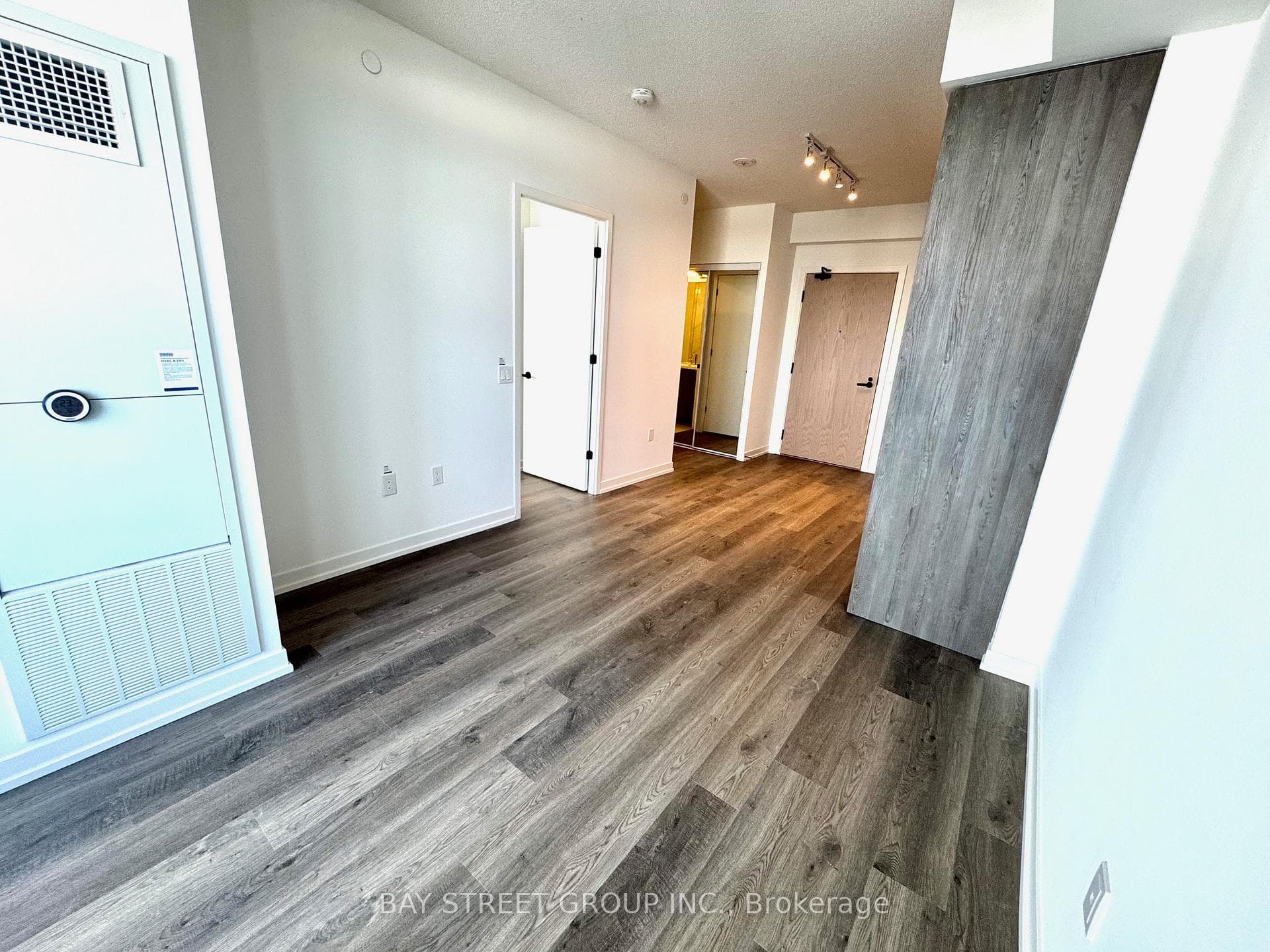 8 Interchange Way Unit 1205 photo 4