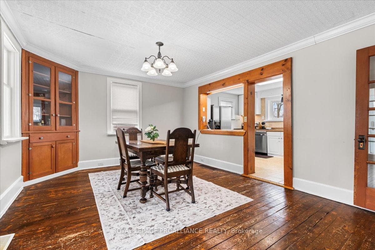 16 Maple Street photo 8