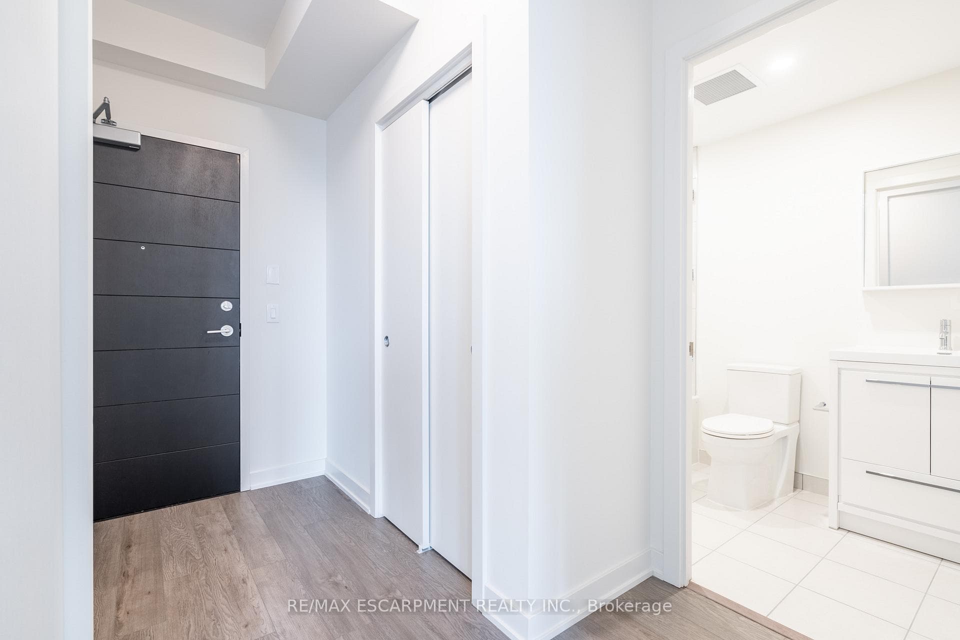 212 KING WILLIAM Street Unit 816 photo 9