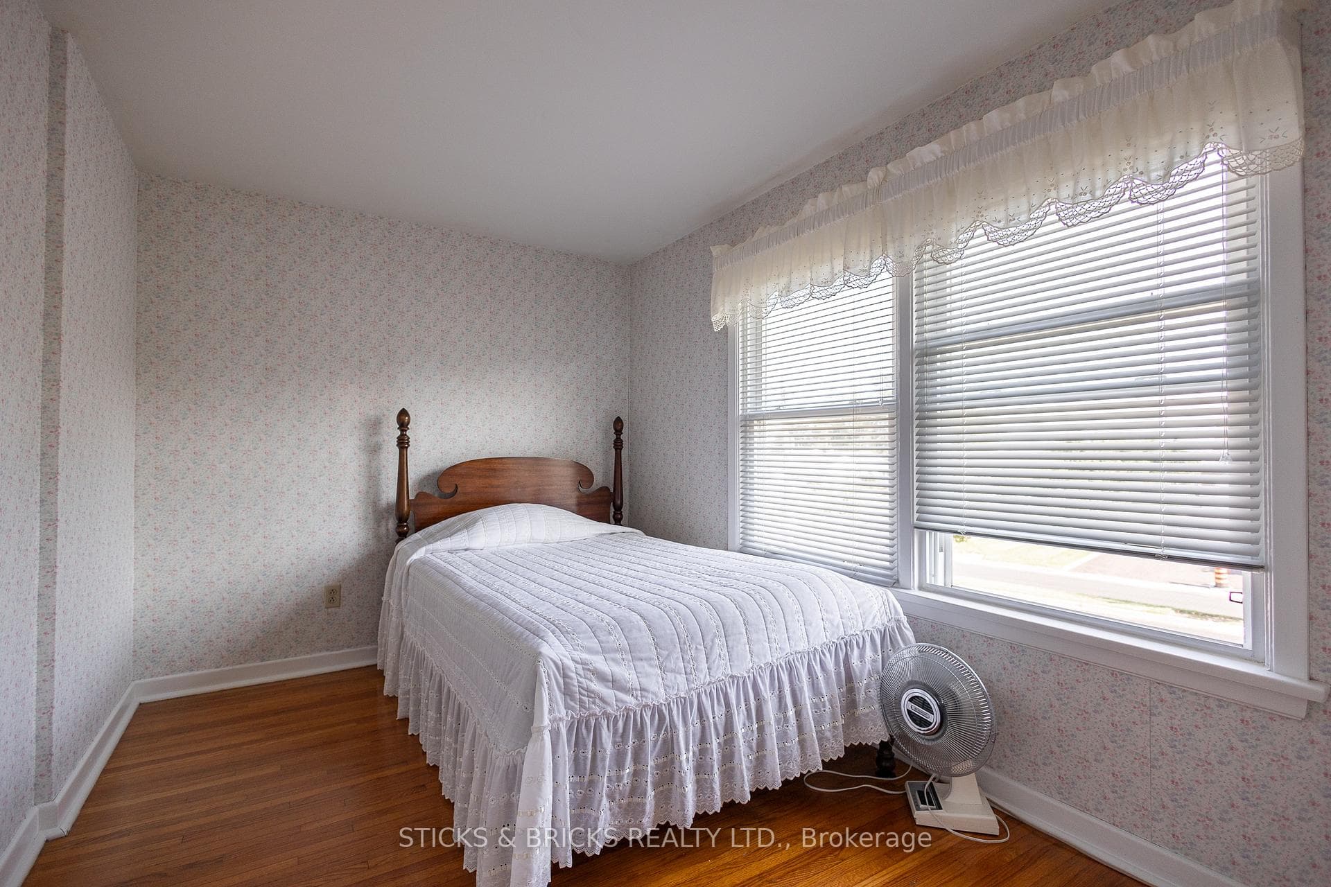 7967 Sarah Street photo 14
