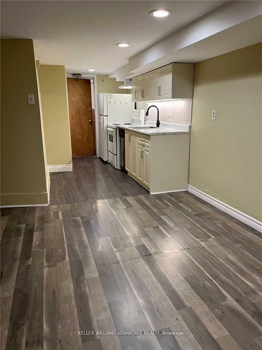 131 Monarch Park Avenue Unit Lower photo 10