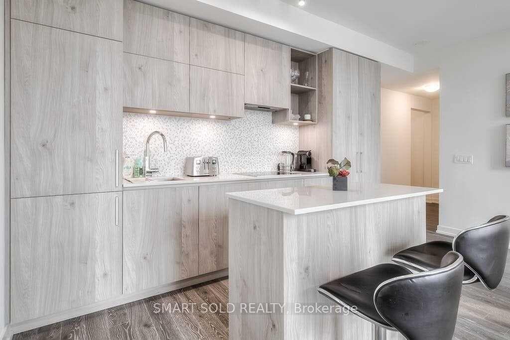 1 Yorkville Avenue Unit 2211 photo 2