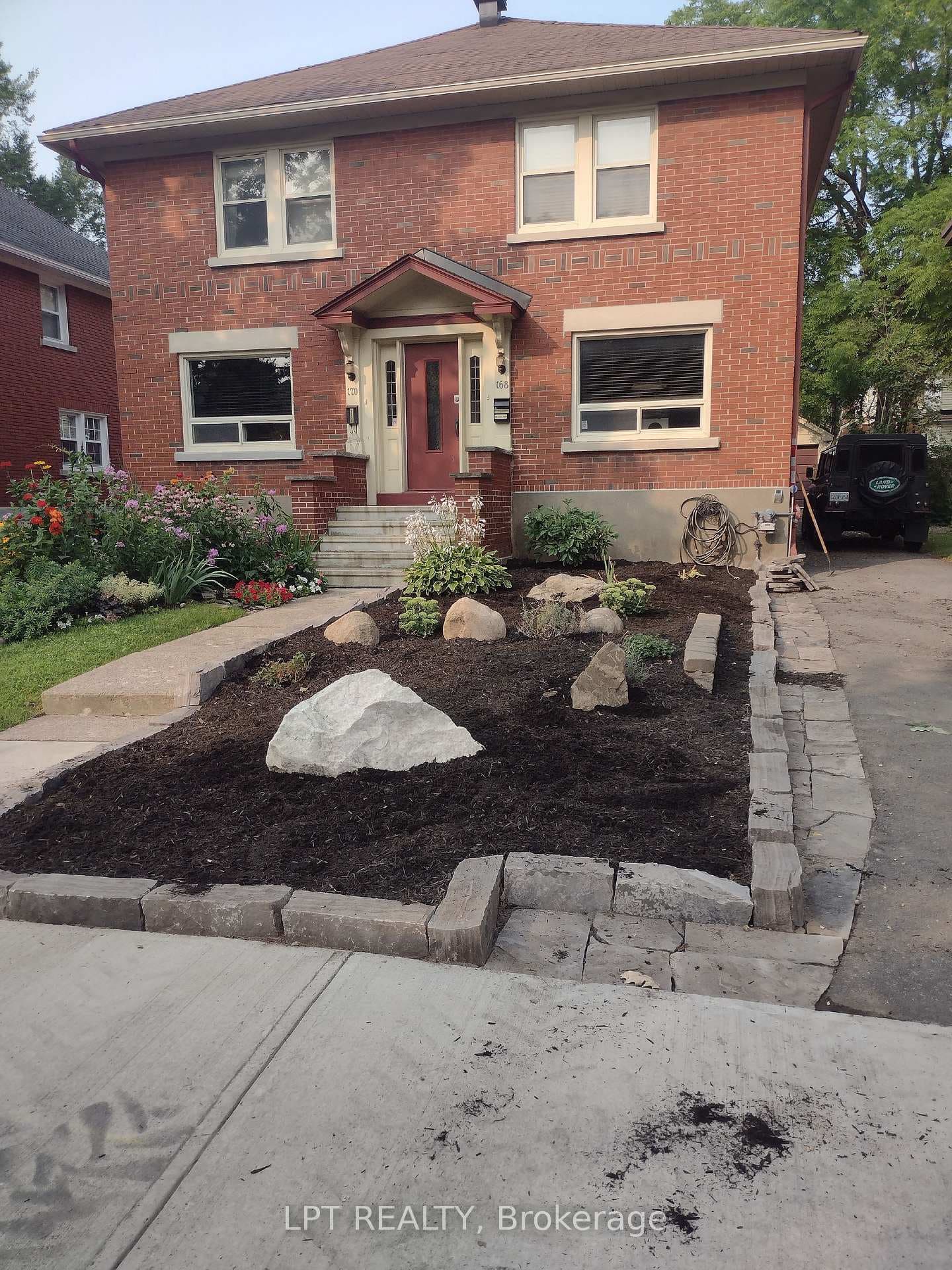 168 Huron Avenue photo 47