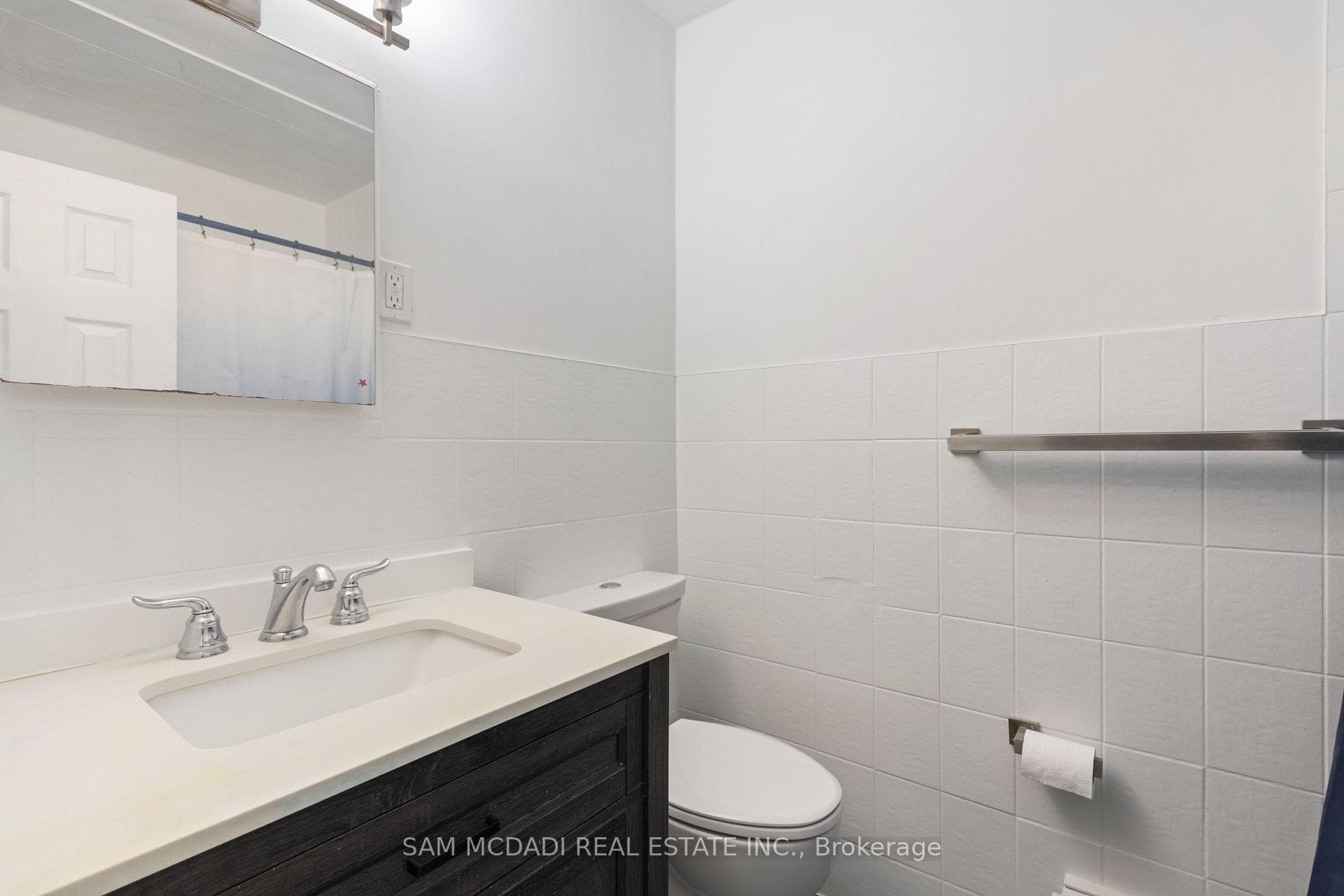 1018 Burnhamthorpe Road photo 3